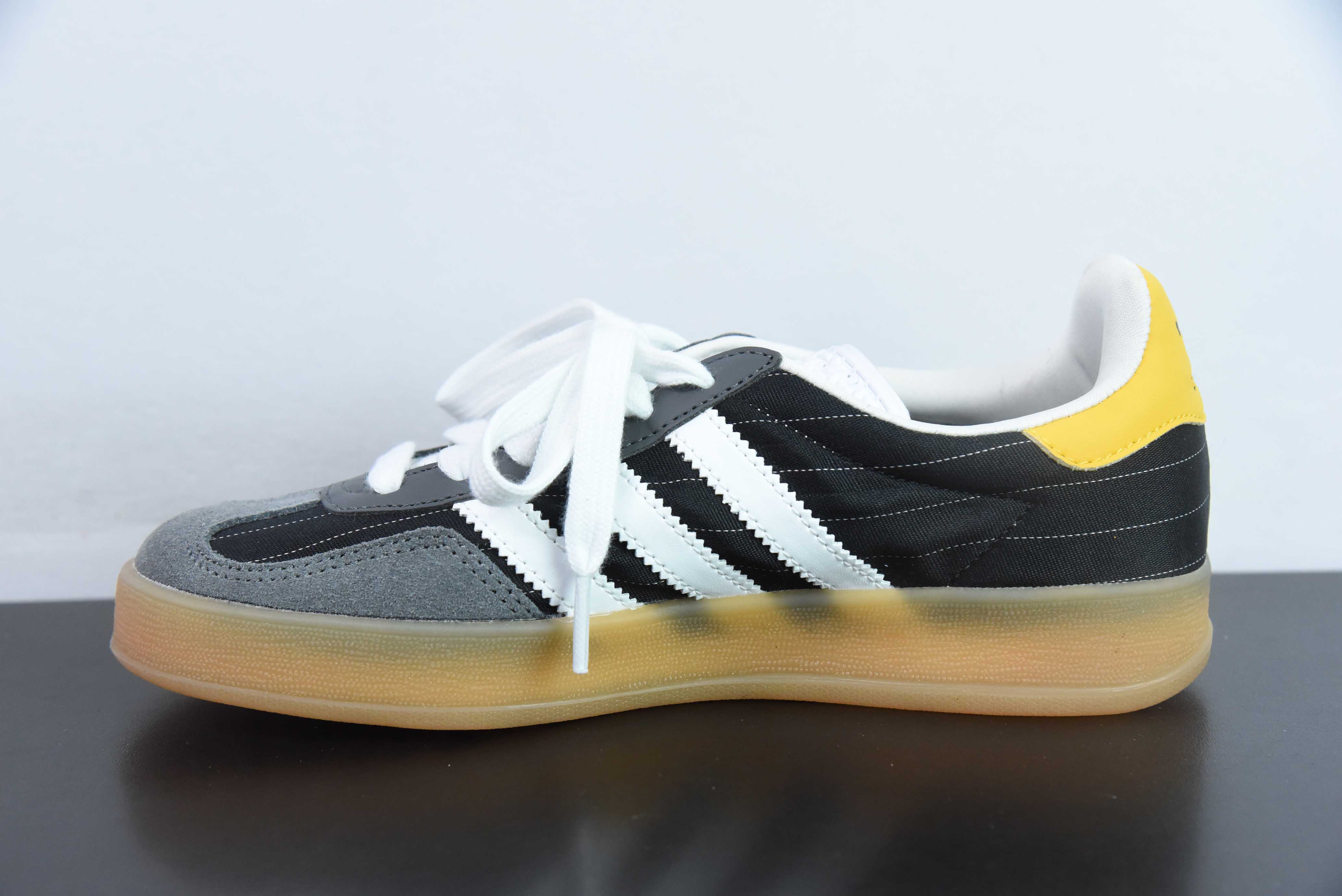 AD 오리지널 가젤 실내 트레이너 로우탑 레트로 빈티지 캐주얼 스포츠 독일 트레이닝 스타일 보드 슈즈 아이템 번호: IF9642 사이즈: 35.5-44