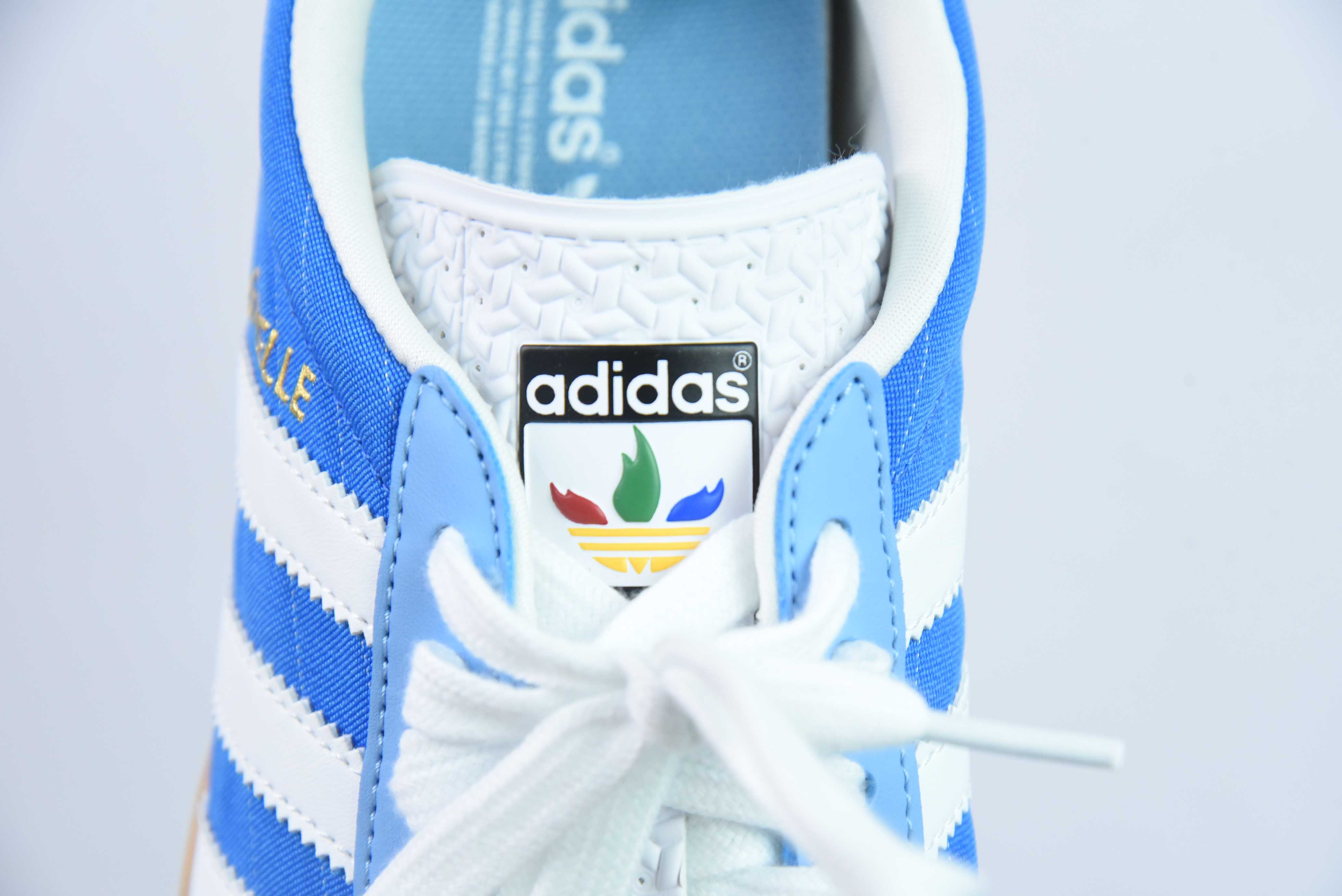 AD 오리지널 가젤 실내 트레이너 로우 탑 레트로 빈티지 헌드레드 캐주얼 운동 독일 트레이닝 스타일 보드 슈즈 아이템 번호 : IF9643 사이즈 : 35.5-44