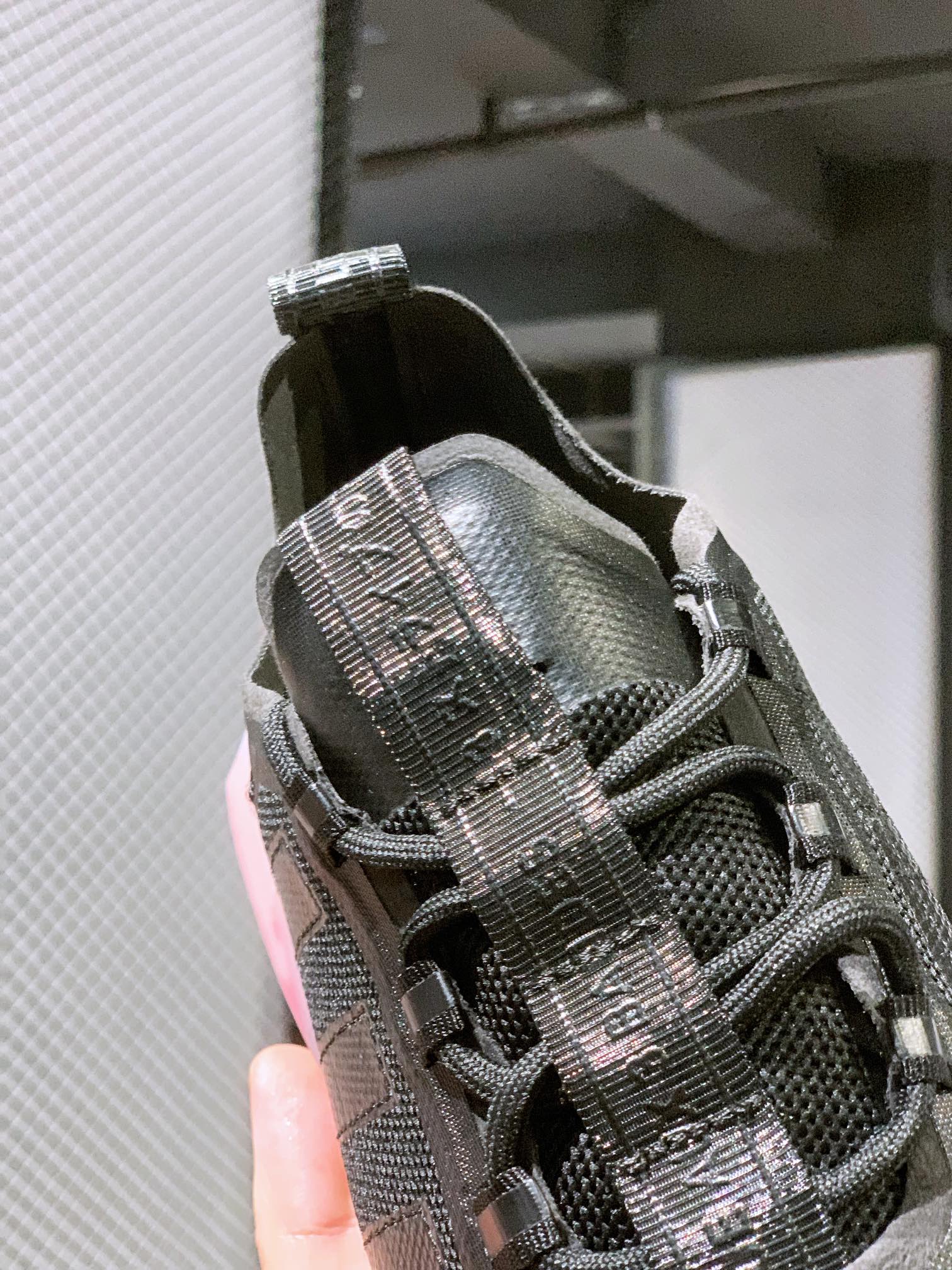 아디다스 NMD V3 시리즈 러닝화 품목 번호: GX3379 사이즈: 36 36.5 37 38 38.5 39 40 40.5 41 42 42.5 43 44 44.5 45