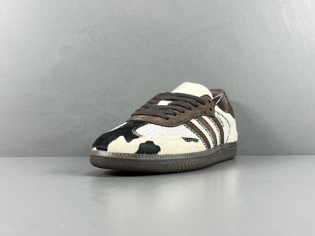 [아디] 베이지 브라운 블랙 카우 니트릴 X 아디다스 오리지널스 삼바 논슬립웨어 로우탑 보드쇼츠 남성용 및 여성용 모델 품목 번호: lD6024 사이즈: 36-45