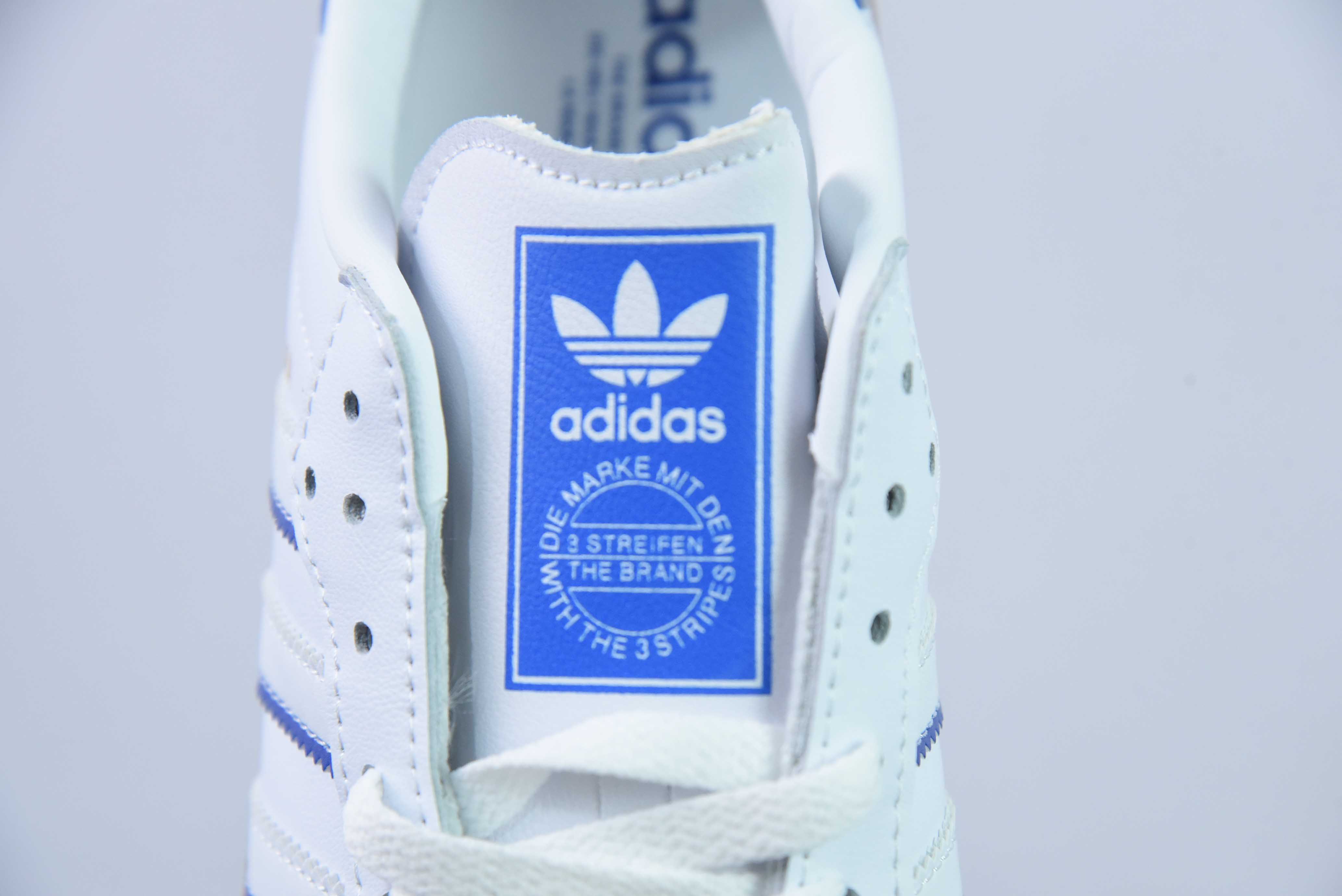 아디다스 삼바 비건 3411 삼바 메모리얼 데이 컬렉션 아이템 번호: IG2339 사이즈: 36-45