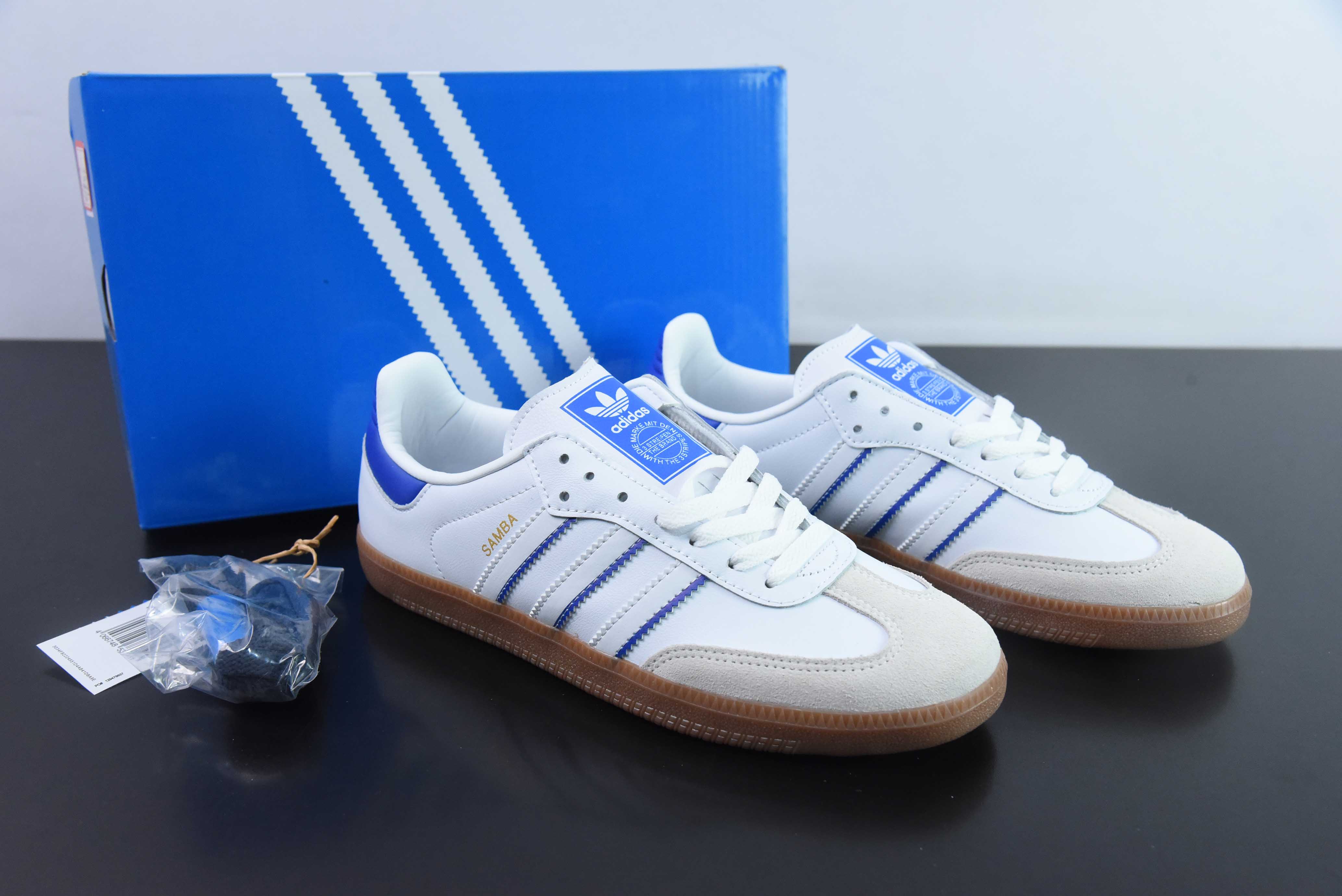 아디다스 삼바 비건 3411 삼바 메모리얼 데이 컬렉션 아이템 번호: IG2339 사이즈: 36-45