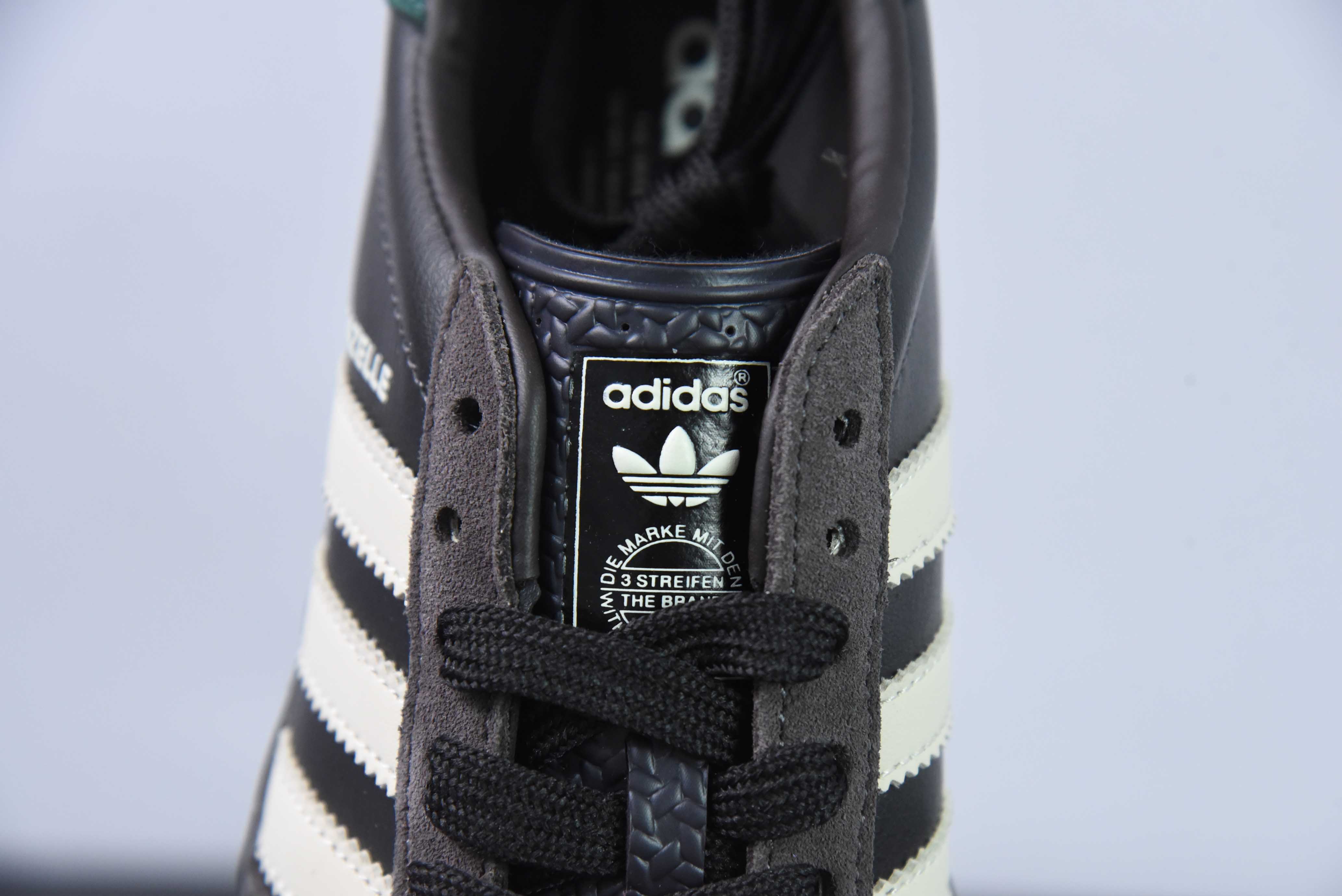 AD 오리지널 가젤 실내 트레이너 가젤 실내화 시리즈 로우 탑 빈티지 다목적 캐주얼 운동 독일 트레이닝 스타일 보드 슈즈 아이템: IH0374 사이즈: 35.5-41