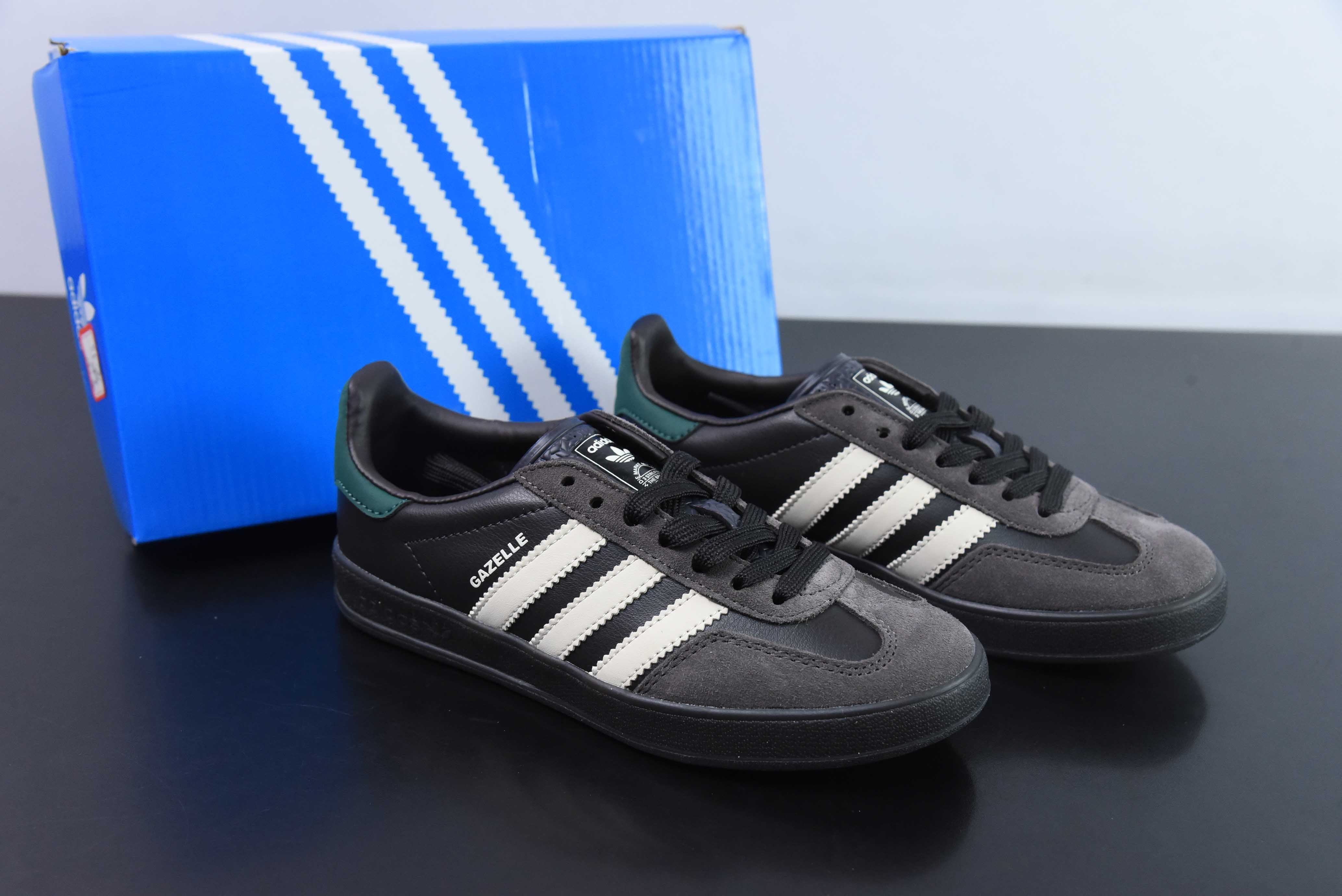 AD 오리지널 가젤 실내 트레이너 가젤 실내화 시리즈 로우 탑 빈티지 다목적 캐주얼 운동 독일 트레이닝 스타일 보드 슈즈 아이템: IH0374 사이즈: 35.5-41