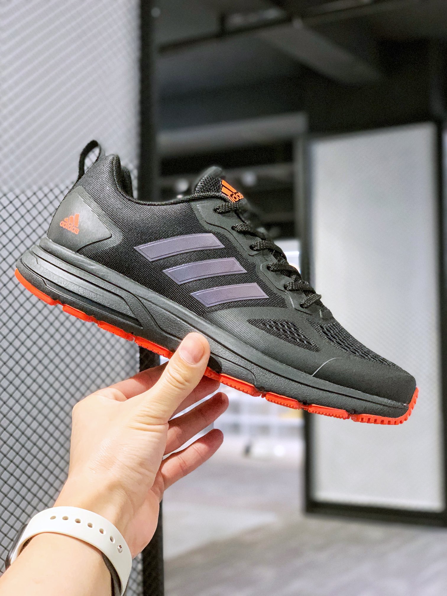 아디다스 나이트 조거 통기성 메시 캐주얼 스니커즈 쿠셔닝 러닝화 아이템 번호 GV7810