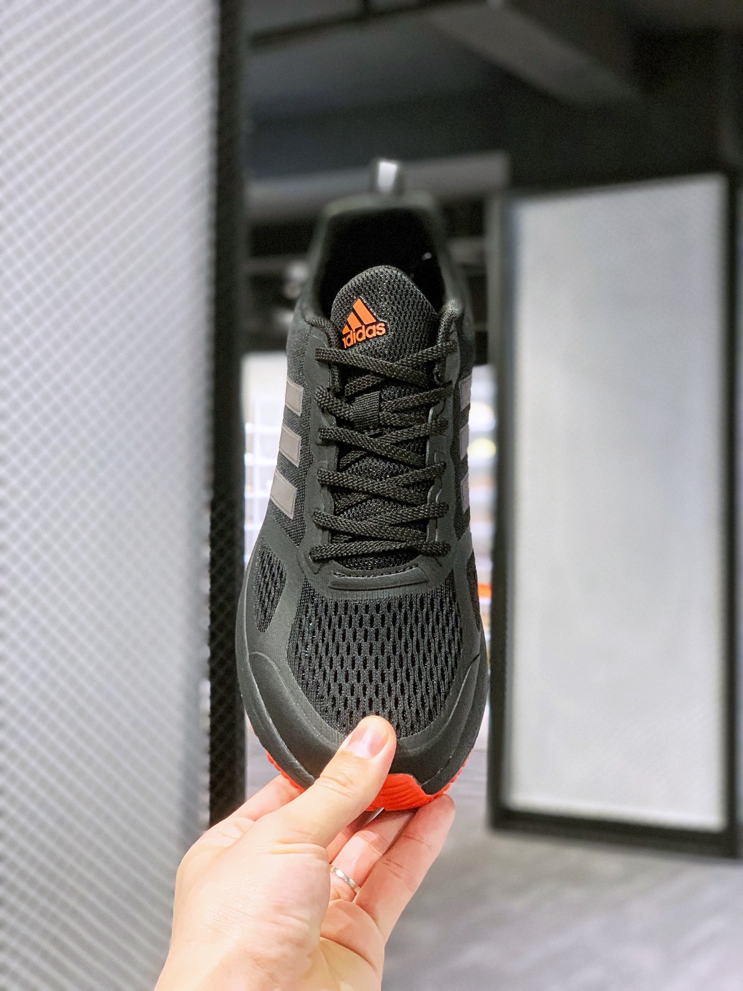 아디다스 나이트 조거 통기성 메시 캐주얼 스니커즈 쿠셔닝 러닝화 아이템 번호 GV7810