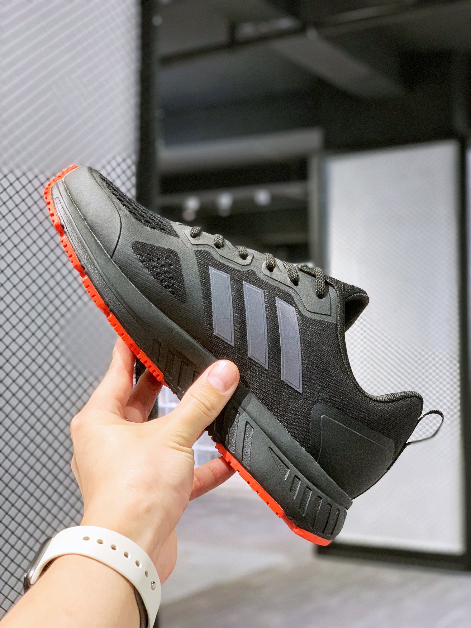 아디다스 나이트 조거 통기성 메시 캐주얼 스니커즈 쿠셔닝 러닝화 아이템 번호 GV7810