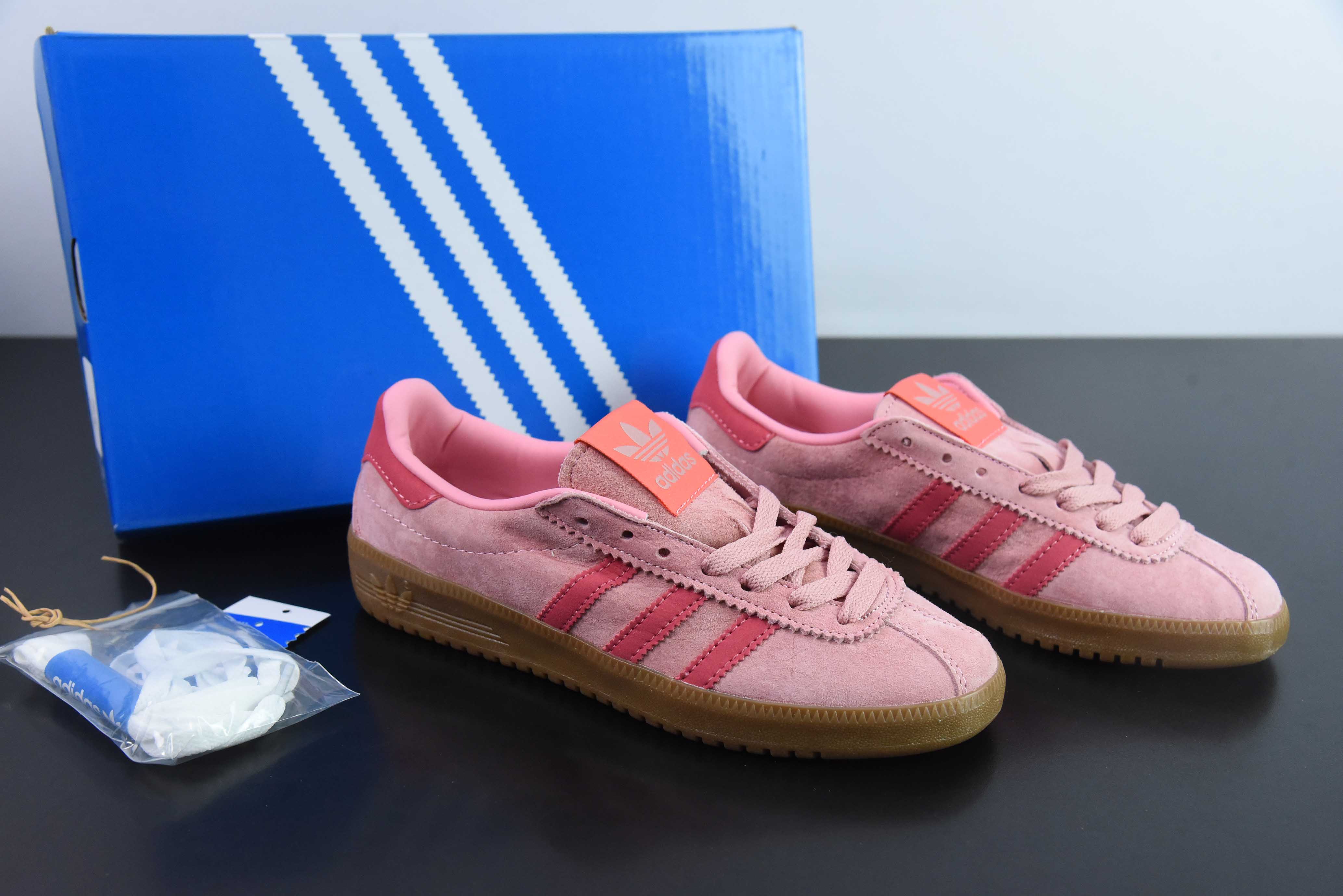 Ad 오리지널스 버뮤다 IH0302 아디 미끄럼 방지 웨어러블 경량 로우탑 보드숏 사이즈: 36-40