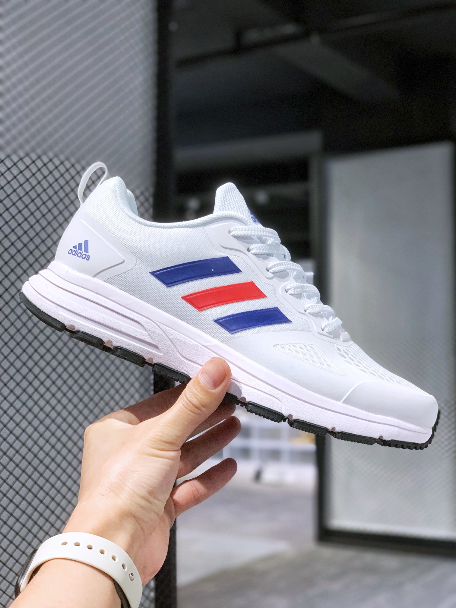 아디다스 나이트 조거 통기성 메쉬 캐주얼 스니커즈 쿠셔닝 러닝화 아이템: GV7810