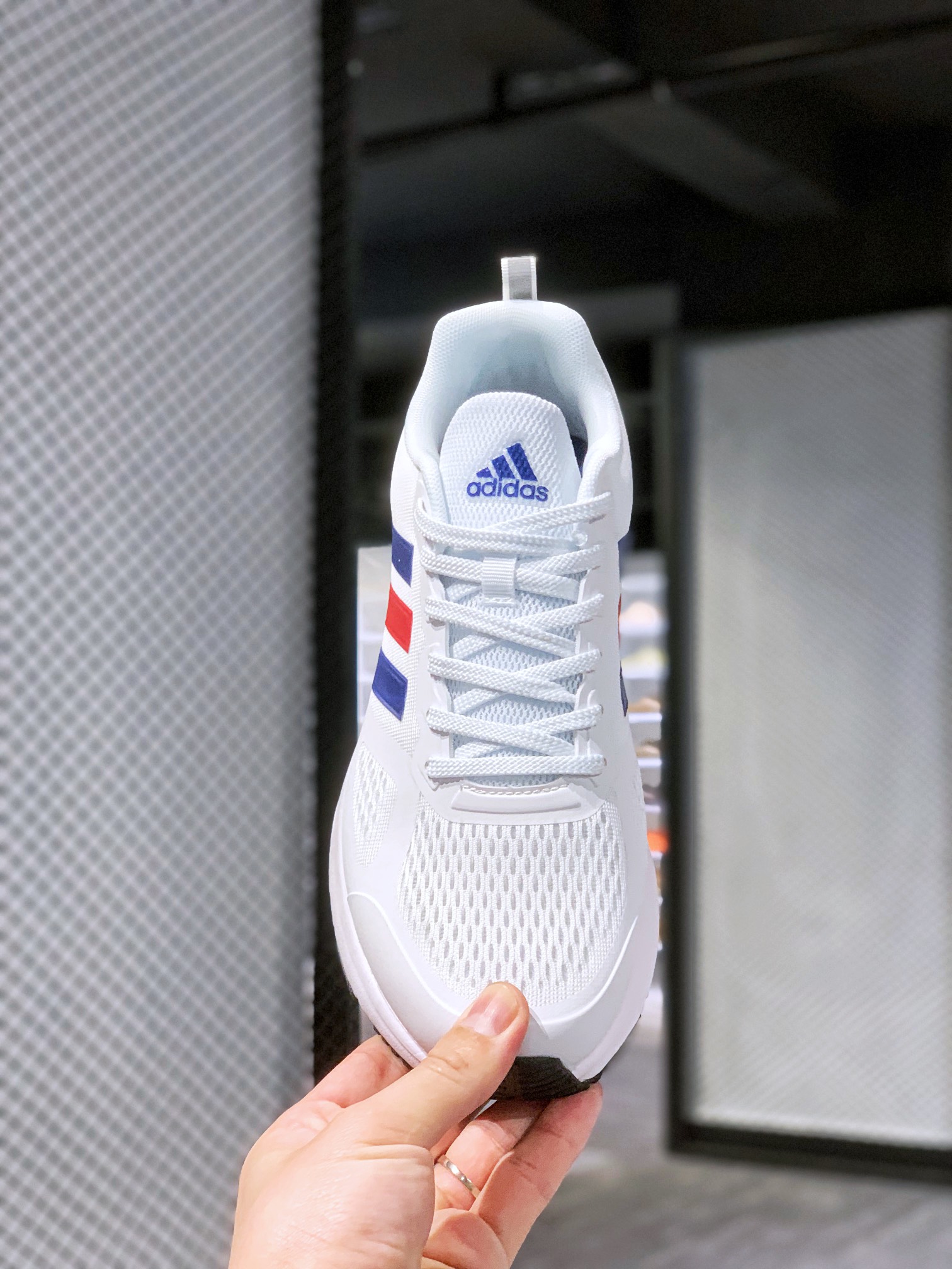 아디다스 나이트 조거 통기성 메쉬 캐주얼 스니커즈 쿠셔닝 러닝화 아이템: GV7810