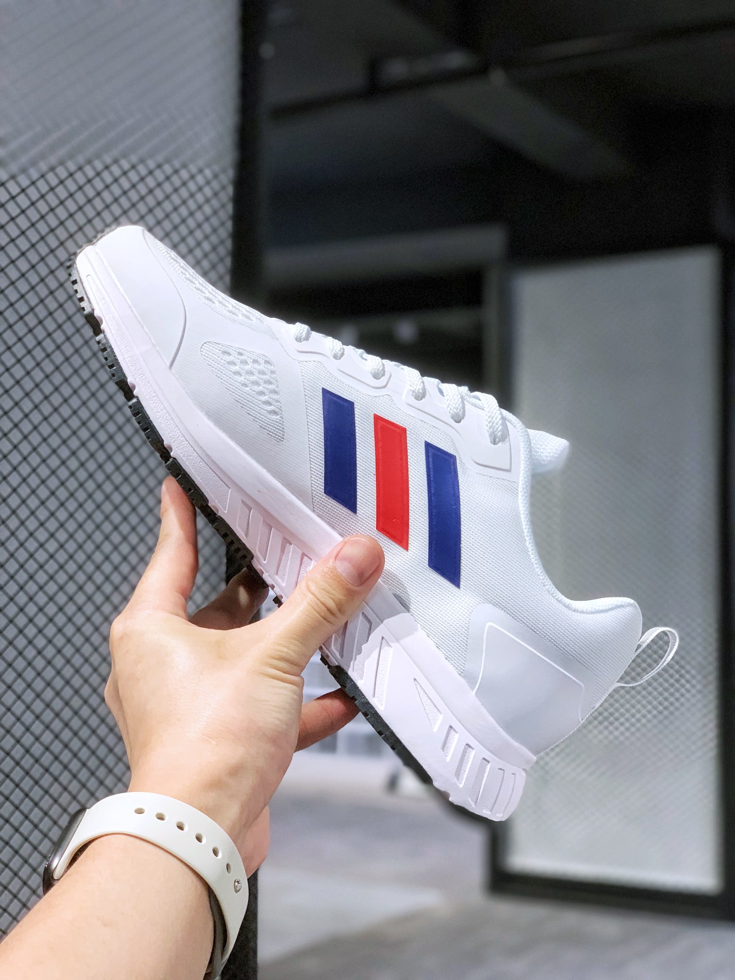 아디다스 나이트 조거 통기성 메쉬 캐주얼 스니커즈 쿠셔닝 러닝화 아이템: GV7810