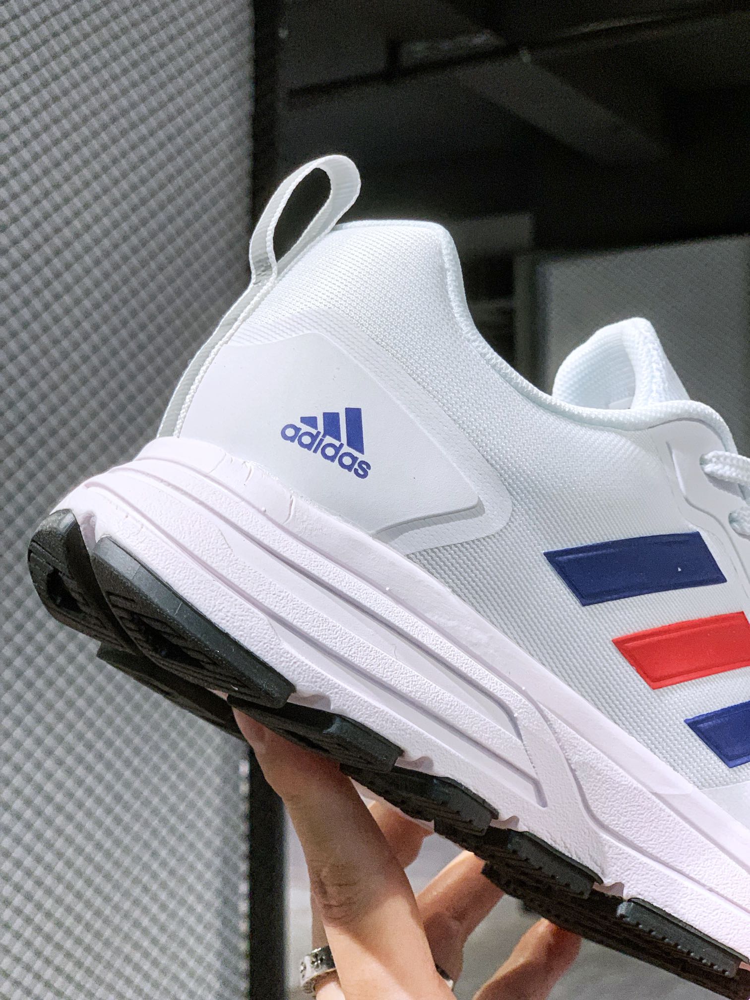 아디다스 나이트 조거 통기성 메쉬 캐주얼 스니커즈 쿠셔닝 러닝화 아이템: GV7810