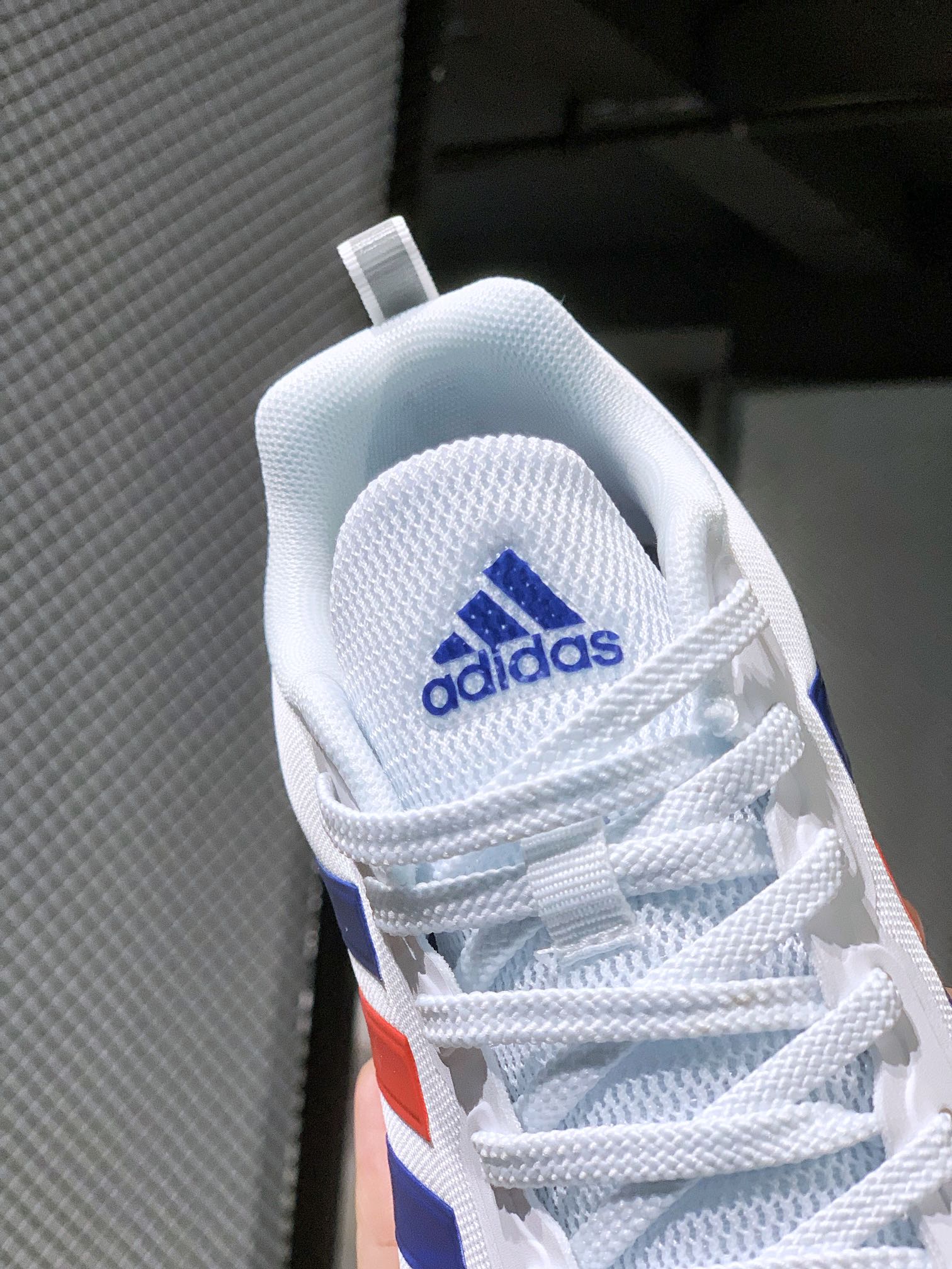 아디다스 나이트 조거 통기성 메쉬 캐주얼 스니커즈 쿠셔닝 러닝화 아이템: GV7810