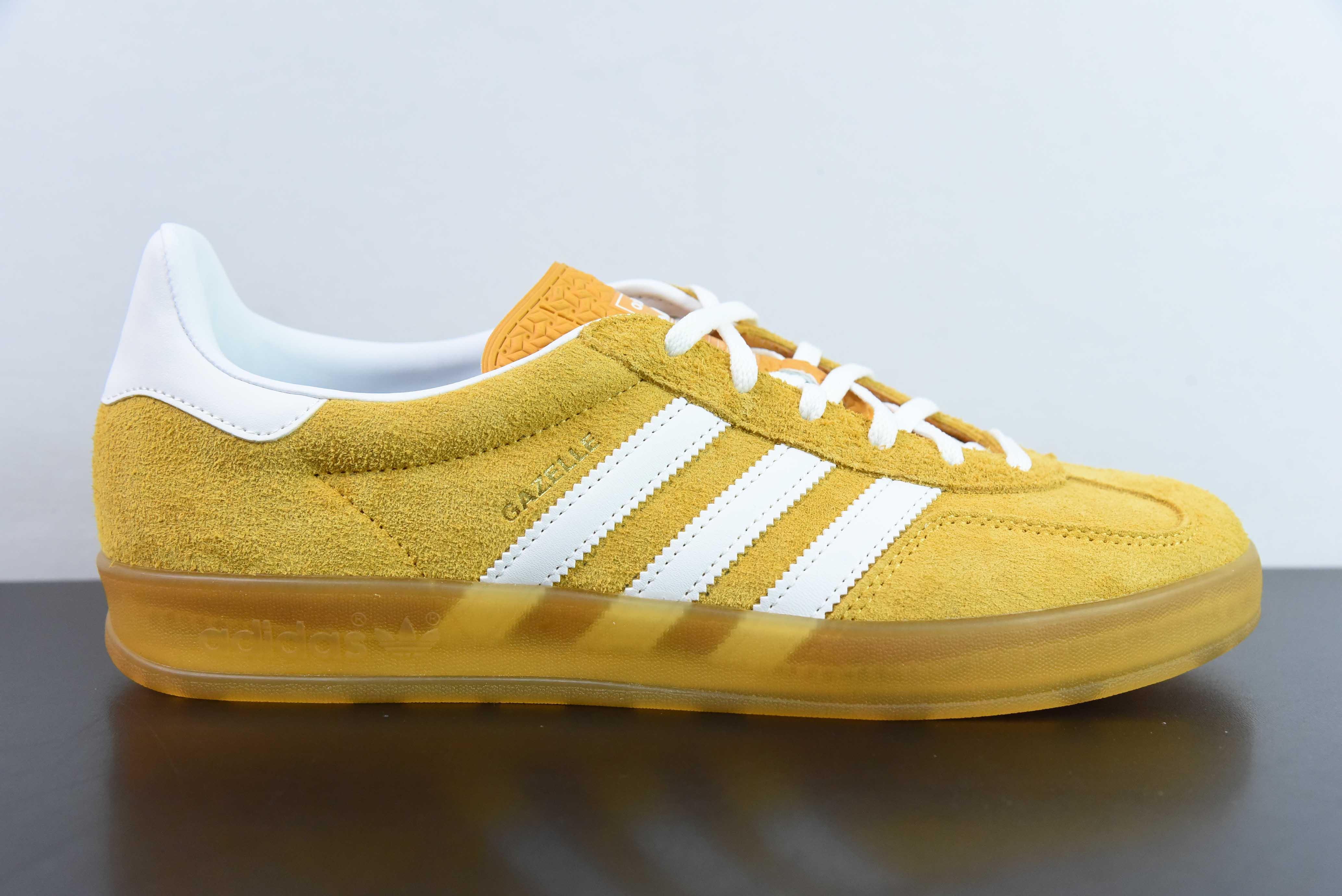 아디다스 가젤 실내 트레이너 로우 탑 레트로 빈티지 다용도 캐주얼 운동화 스웨이드 어스 옐로우 화이트 생고무 솔 아이템 번호: HQ8716 사이즈: 35.5-46
