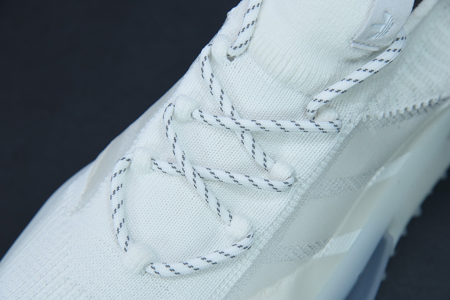 기프트 박스 광고 NMD S1 부스트 팝콘 스포츠 러닝화   화이트 아이템 번호: GZ7900 사이즈: 36-45