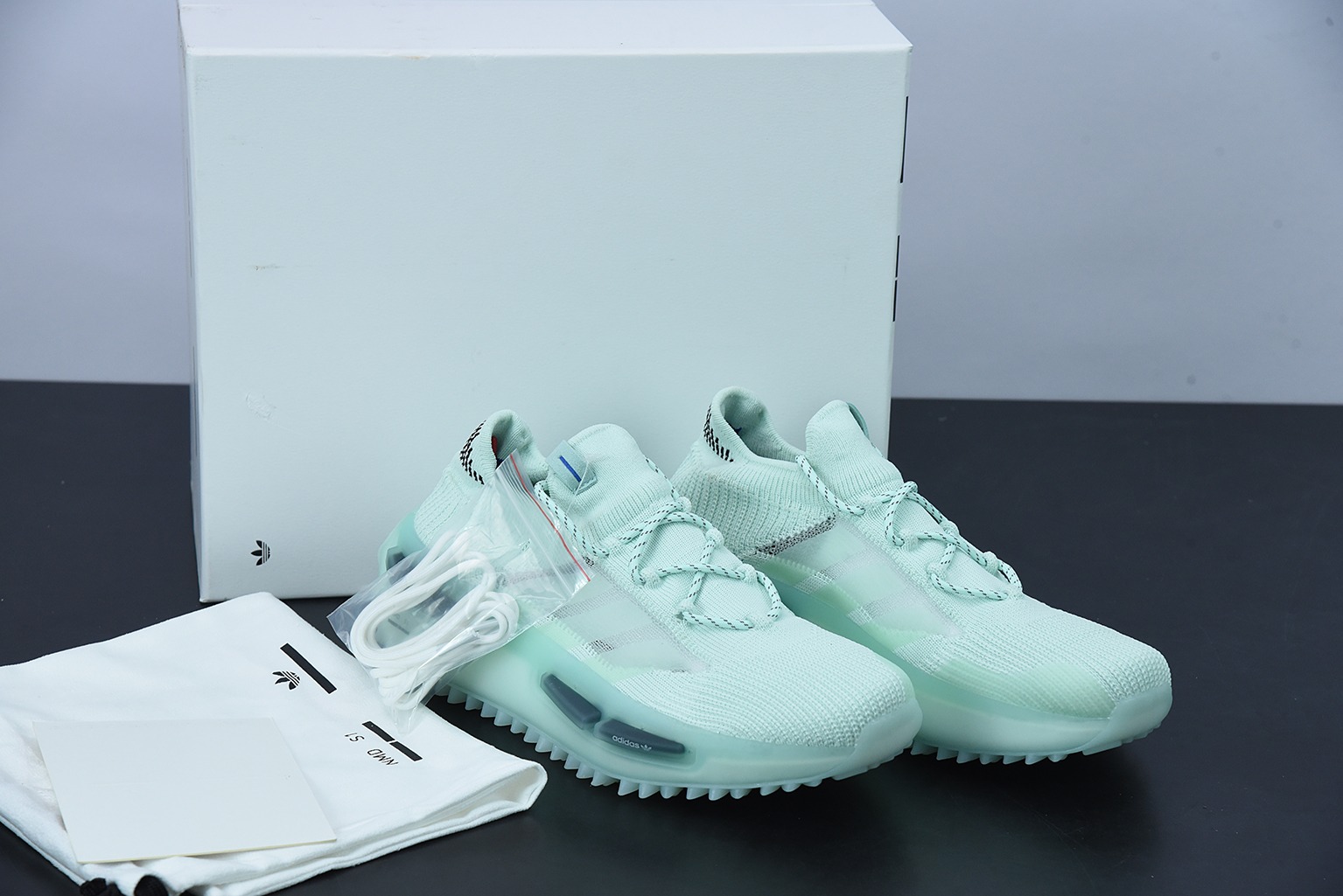 기프트 박스 광고 NMD S1 부스트 팝콘 스포츠 러닝화 민트 그린 아이템: GZ7900 사이즈: 36-45