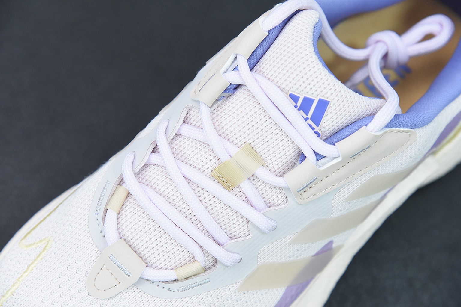 Adi X9000L4 화이트 퍼플 애드 부스트 X9000L4 뉴 99 시리즈 레트로 팝콘 러닝화 품목 번호: S23671 사이즈: 36-39