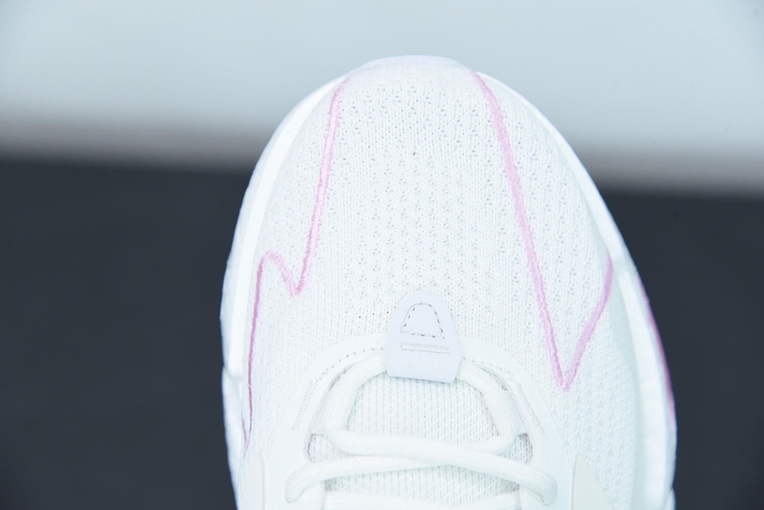 Adi X9000L4 화이트 핑크 애드 부스트 X9000L4 뉴 99 시리즈 레트로 팝콘 러닝화 품목 번호: GX3487 사이즈: 36-39