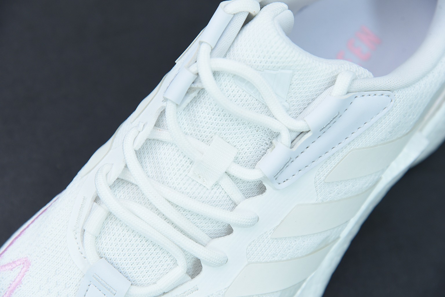 Adi X9000L4 화이트 핑크 애드 부스트 X9000L4 뉴 99 시리즈 레트로 팝콘 러닝화 품목 번호: GX3487 사이즈: 36-39