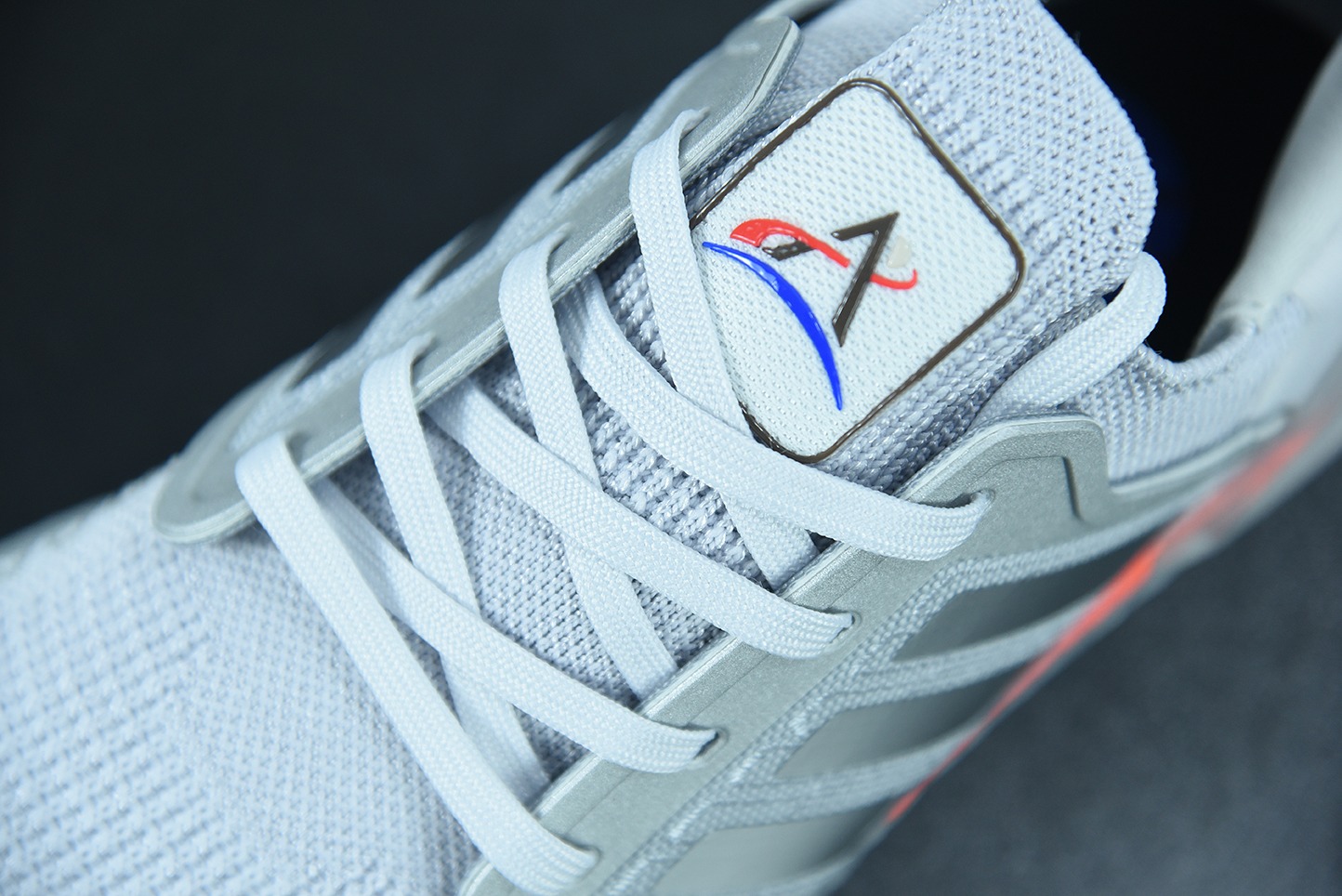 아디다스 울트라부스트 S.RDY UB20 스페셜 에디션 실버 오렌지 아이템 번호: FX7957 사이즈: 39-45