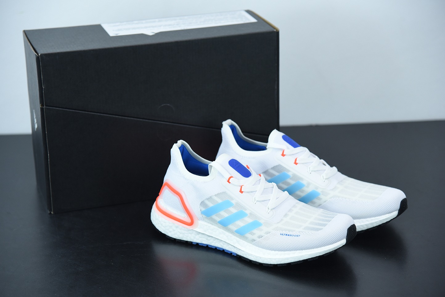 울트라부스트 S.RDY 윈드 시리즈 화이트 블루 오렌지 아이템 번호: FY3470 사이즈: 39-45