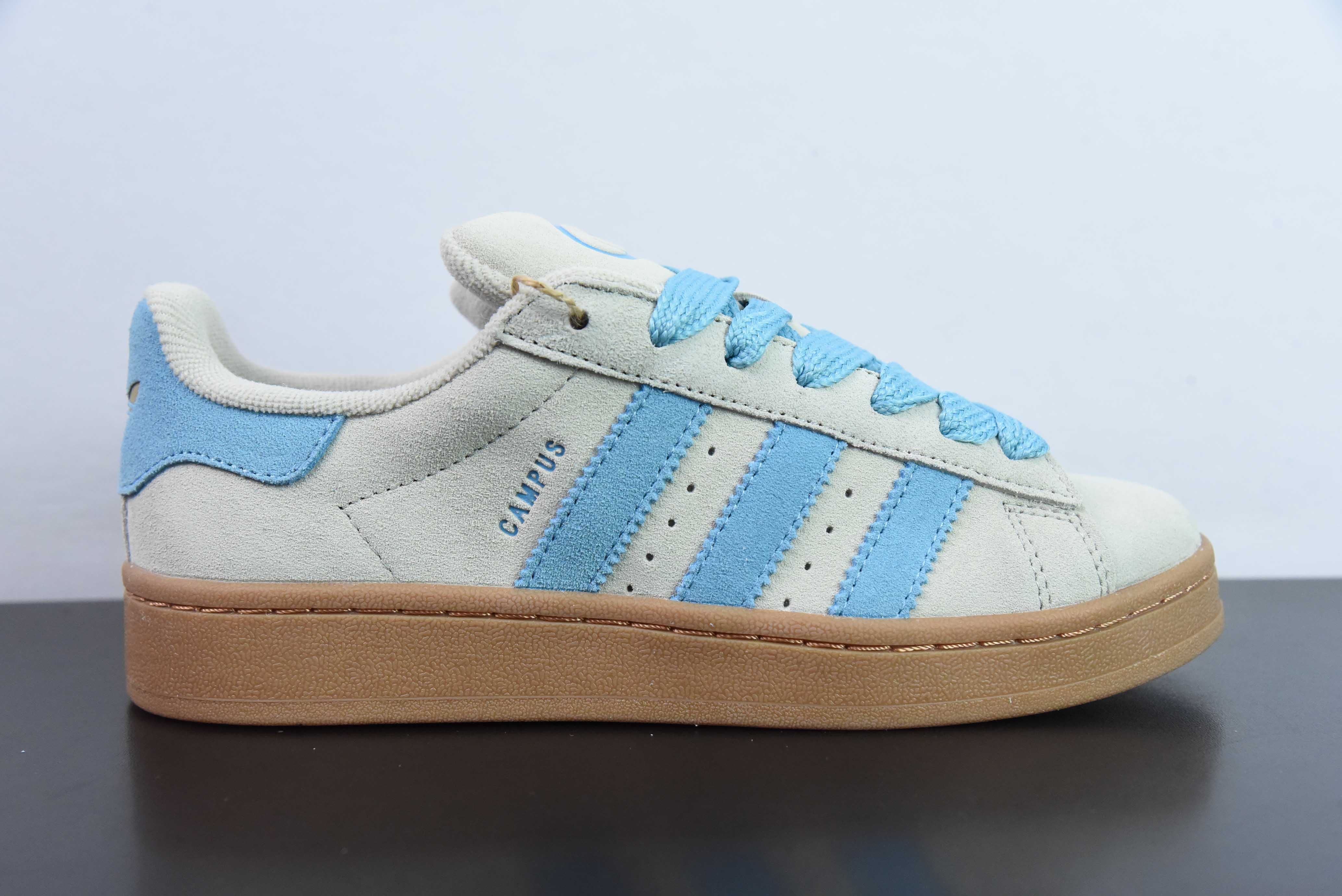 아디다스 오리지널스 캠퍼스 00년대 번 아이템 번호: IE5588 사이즈: 36-45