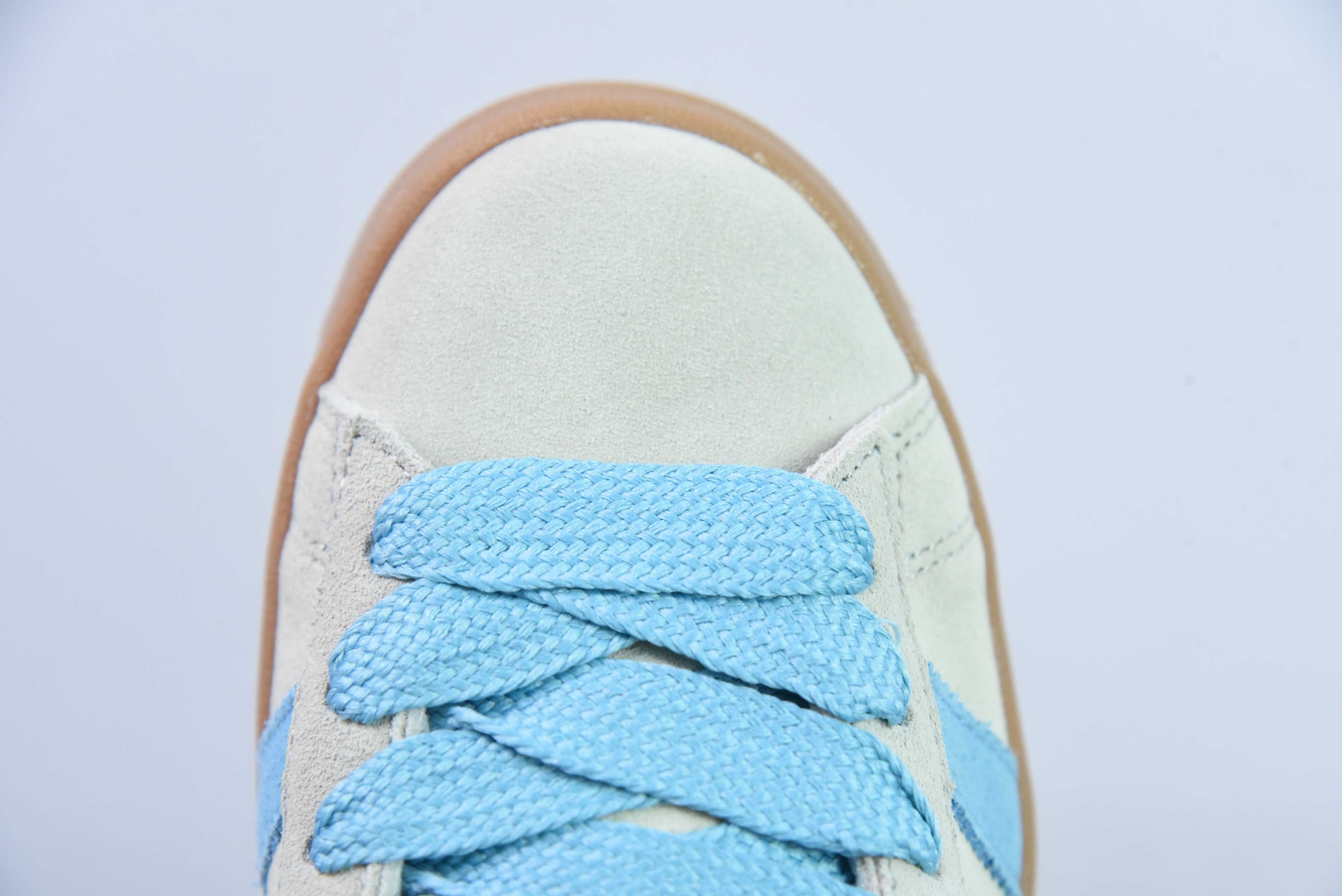 아디다스 오리지널스 캠퍼스 00년대 번 아이템 번호: IE5588 사이즈: 36-45