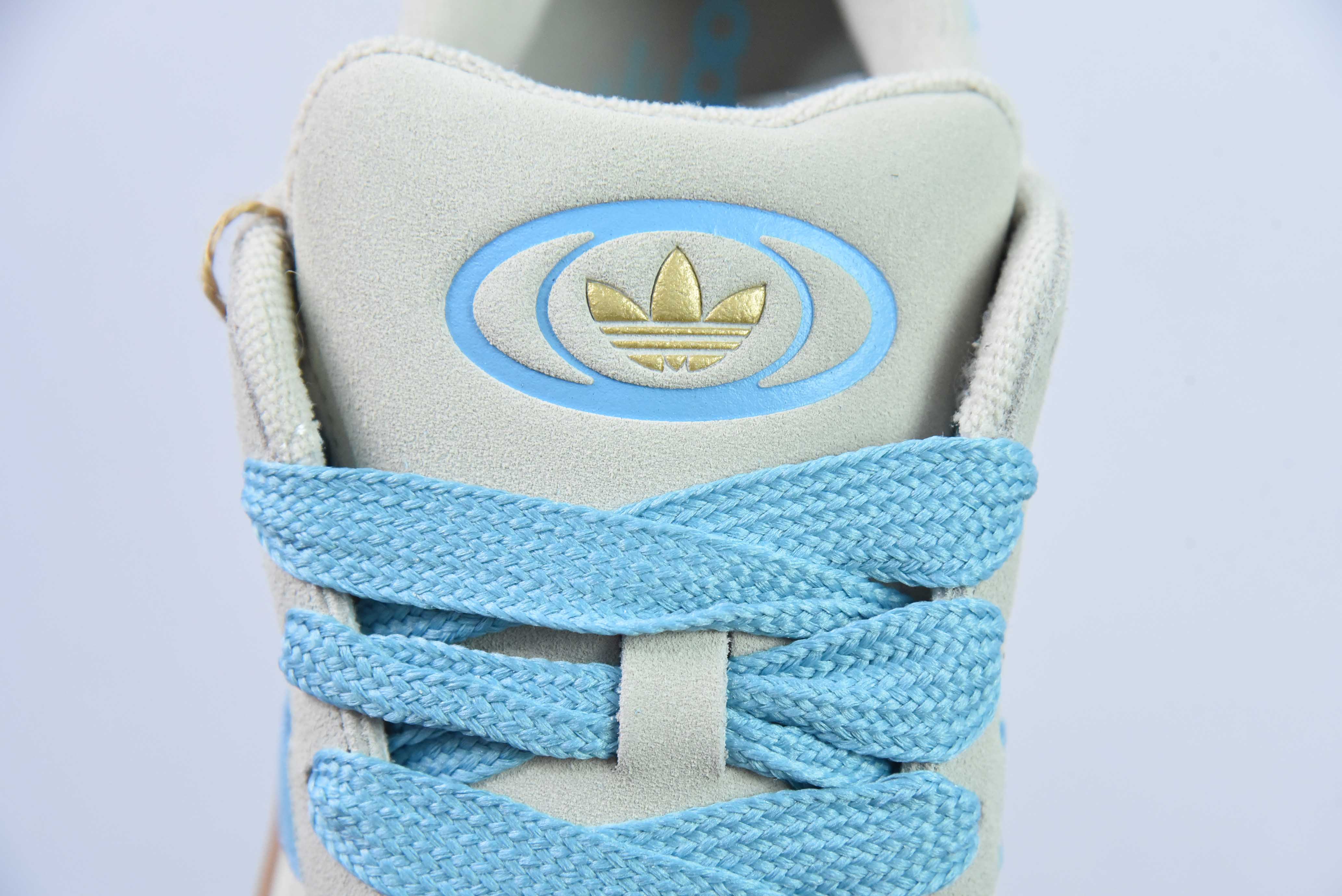 아디다스 오리지널스 캠퍼스 00년대 번 아이템 번호: IE5588 사이즈: 36-45