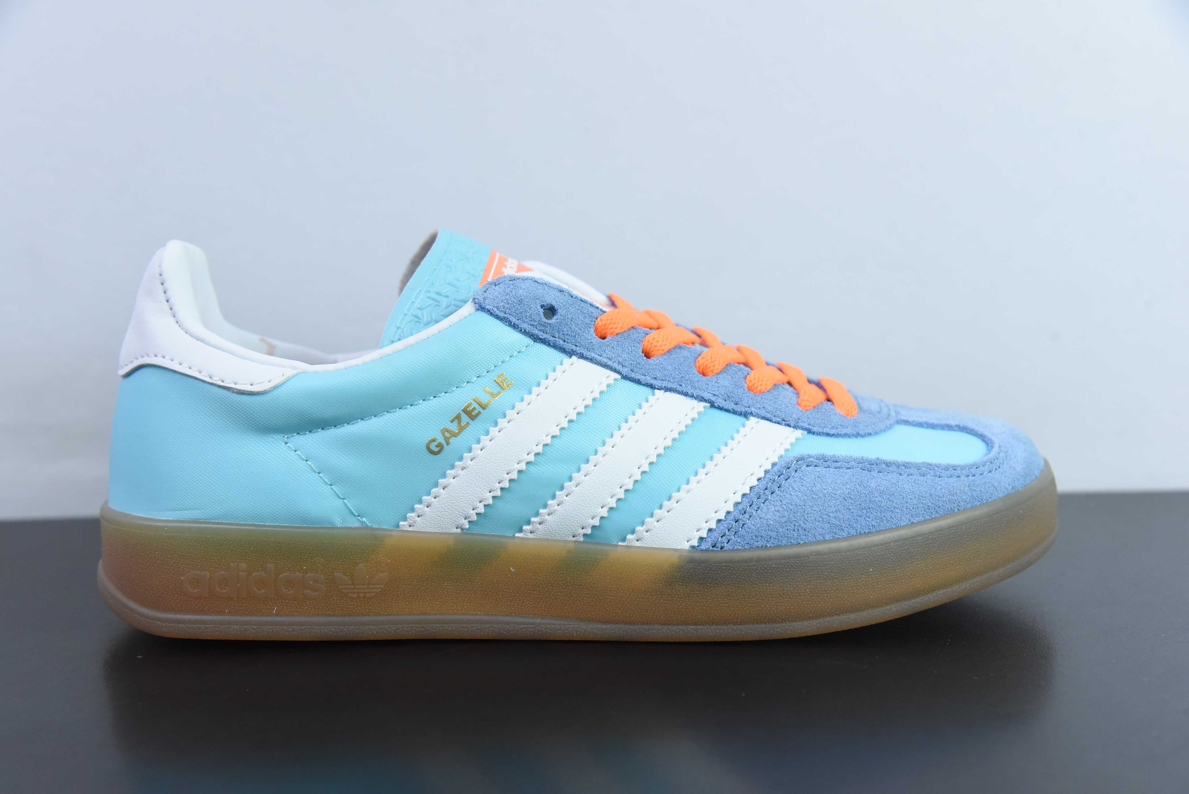 AD 오리지널스 가젤 인도어 샴록 캐주얼 미끄럼 방지 로우탑 보드숏 아이템 번호: HQ9017 사이즈: 35-45