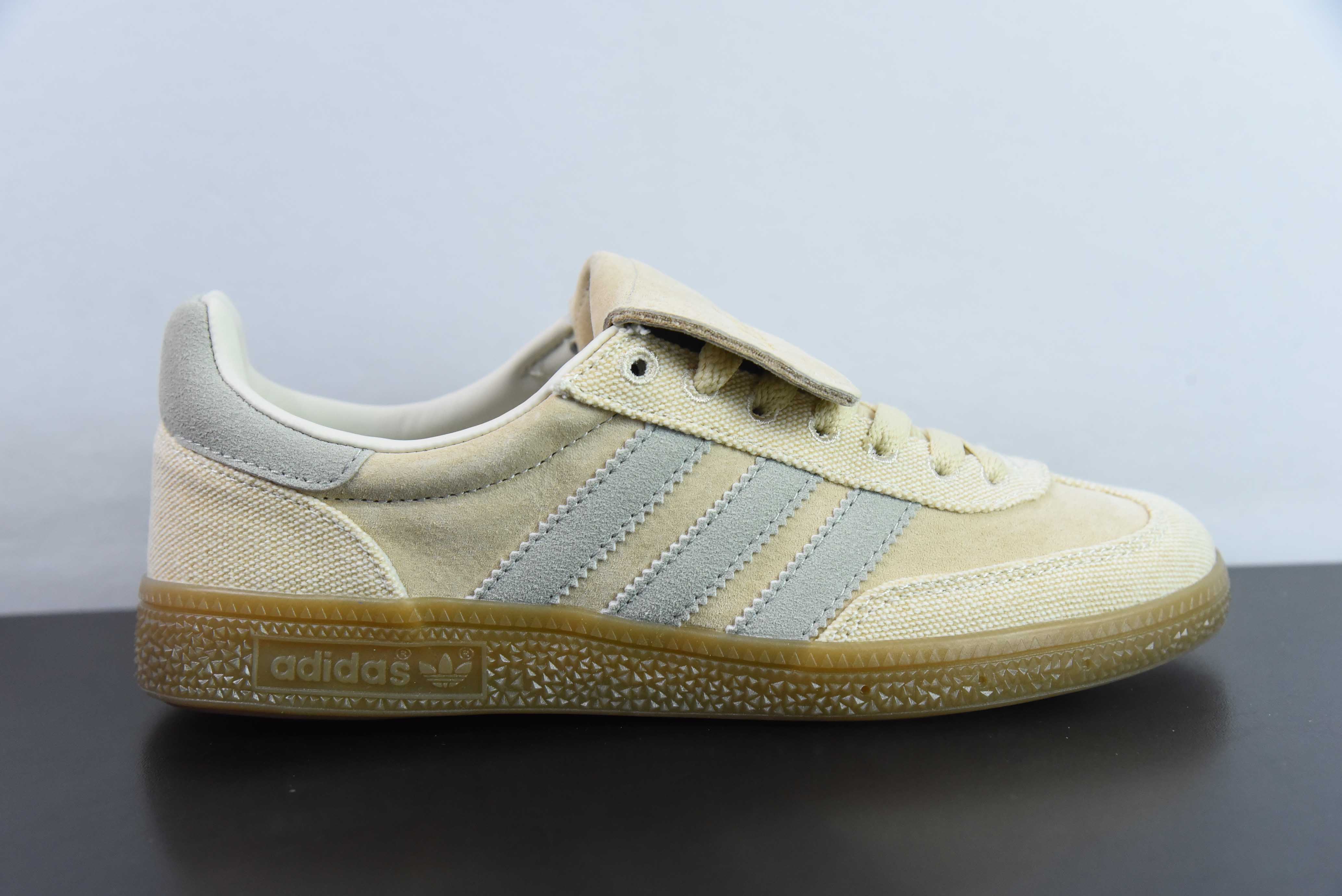 아디다스 핸드볼 스페시알 W 레트로 싱글 아디다스 클래식 레트로 캐주얼 보드화 아이템 번호: IH7298 사이즈: 36-45