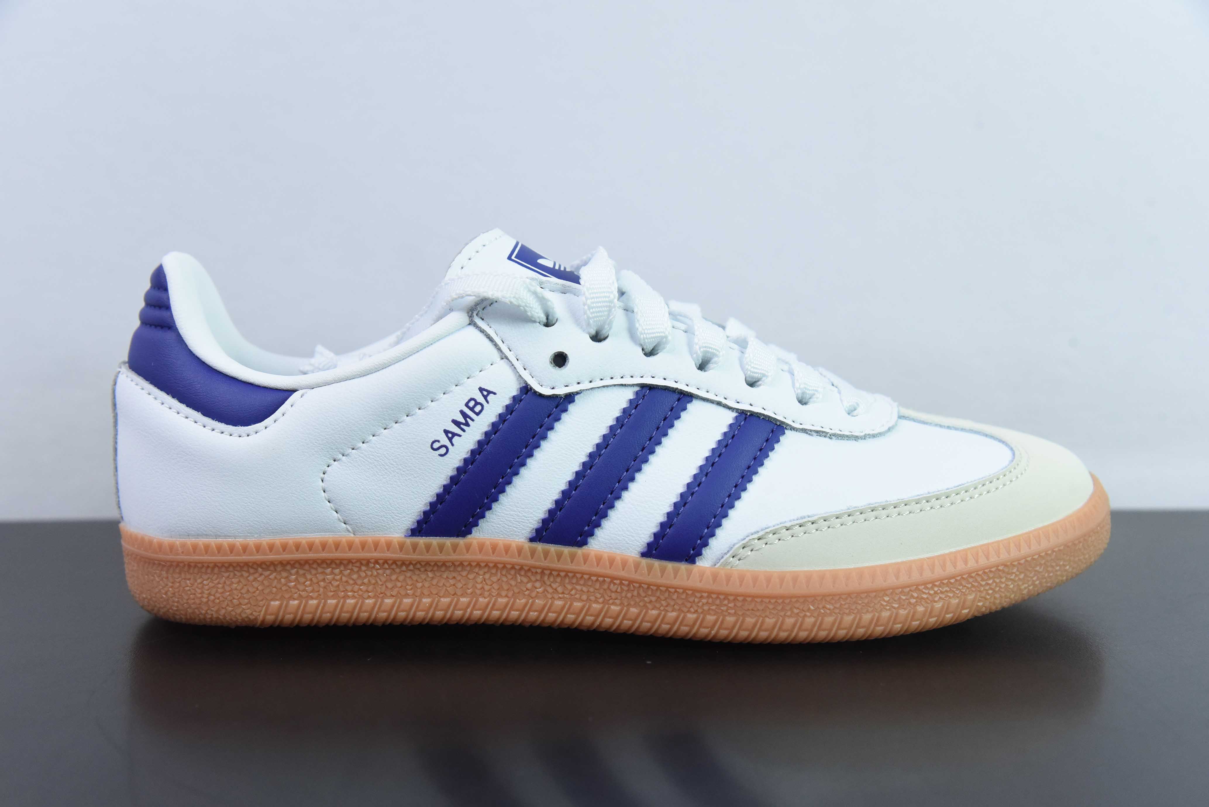 Adi AD 오리지널스 삼바 OG 삼바 시리즈 신사 독일 훈련 축구 스타일 로우 탑 캐주얼 트레이너 가죽 화이트 포도 퍼플 고무 밑창아이템 : IF6514 사이즈 : 36-40