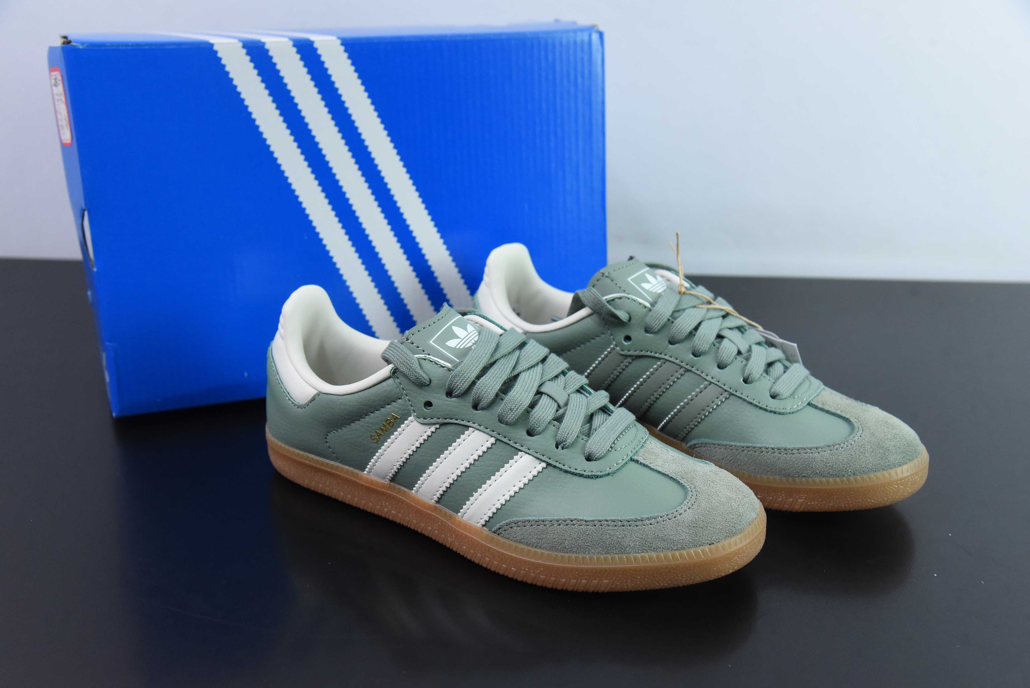 아디다스 오리지널스 삼바 OG 삼바 시리즈 신사 모럴 트레이닝 축구 스타일 백 로우 캐주얼 트레이너 아이템: IE7011 사이즈: 36-40