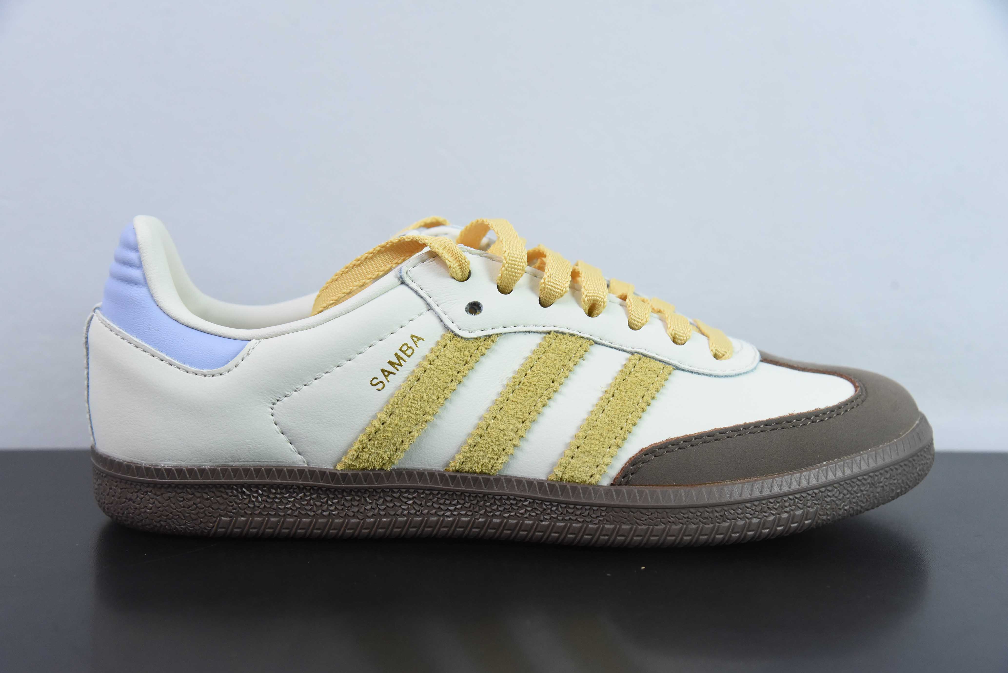 아디다스 오리지널스 삼바 OG 삼바 시리즈 신사 축구 스타일 로우탑 캐주얼 트레이너 아이템 번호: IE0875 사이즈: 36-40