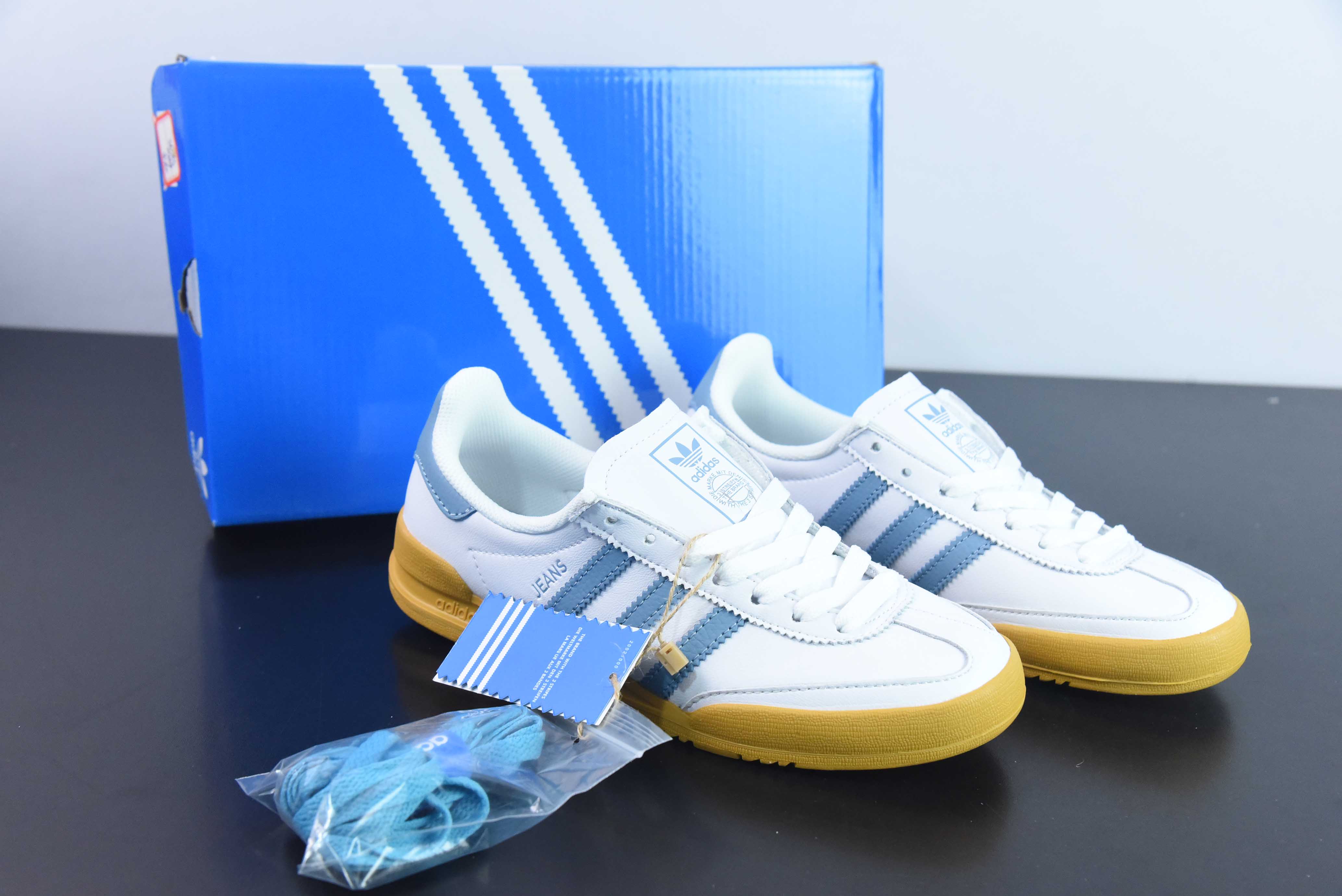 아디 AD 클로버 아디다스 오리지널스 진 로우 존스 시리즈 로우탑 레트로 트레이닝 모럴 트레이닝 스타일의 다목적 캐주얼 스포츠 조깅화 아이템 번호: F36114 사이즈: 36-45