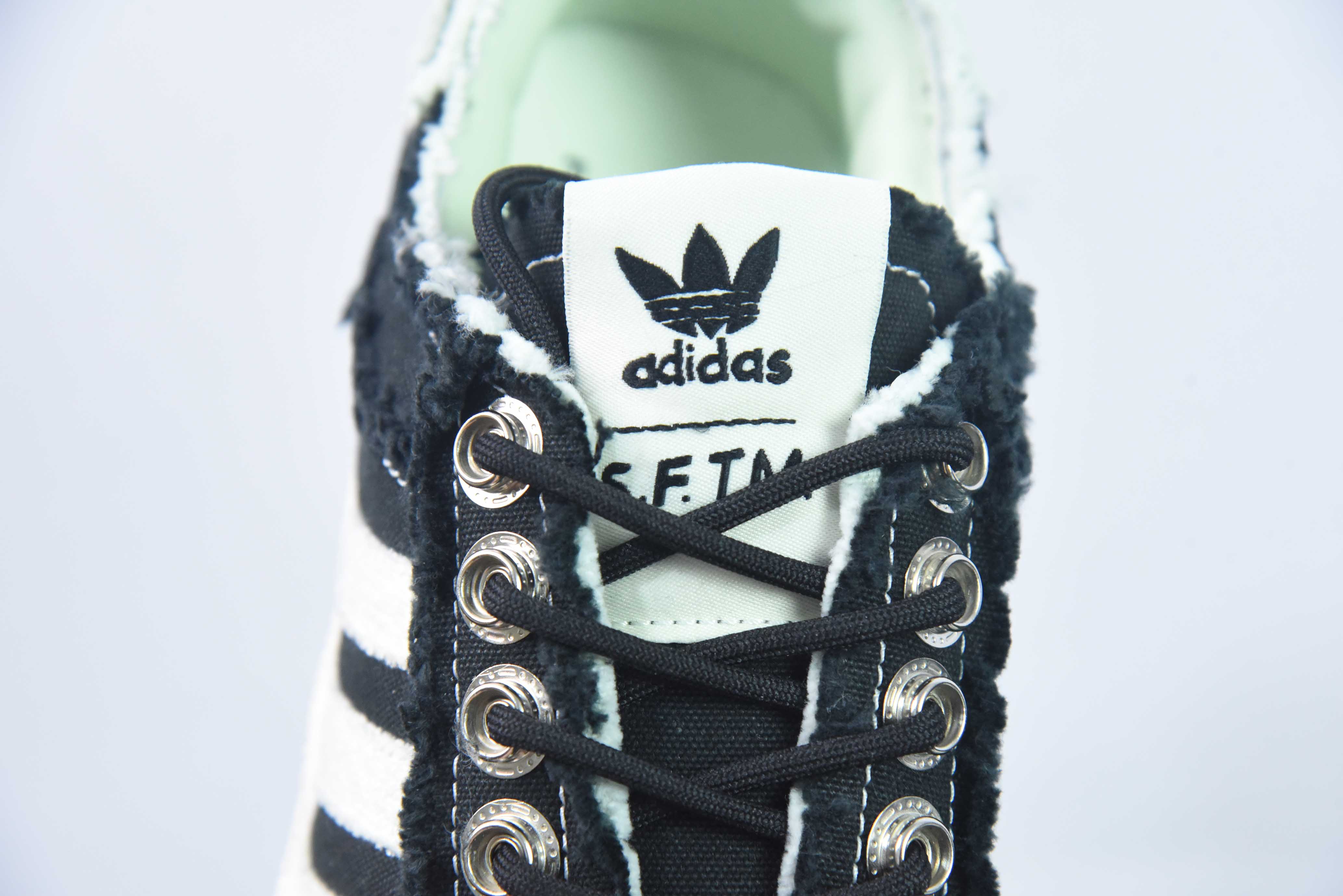 송 포 더 뮤트 x 아디 오리지널스 캠퍼스 80년대 공동 브랜드 아디 샴록 로우탑 캐주얼 슈즈 아이템 번호: ID4791 사이즈: 36-45