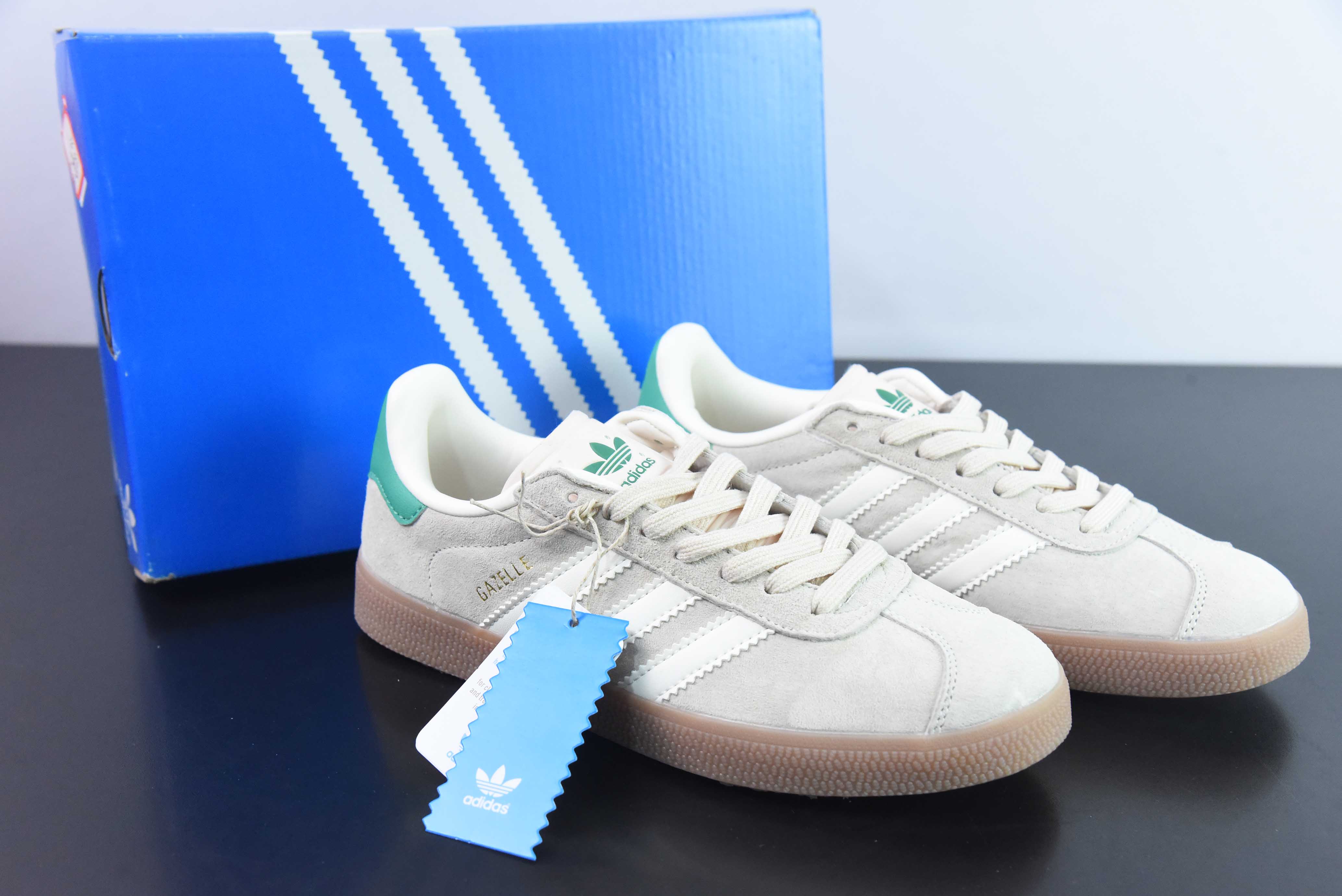 아디다스 오리지널스 가젤 클로버 캐주얼 미끄럼 방지 착용 로우탑 플레이트 슈즈 아이템 번호: IF3235 사이즈: 36-45