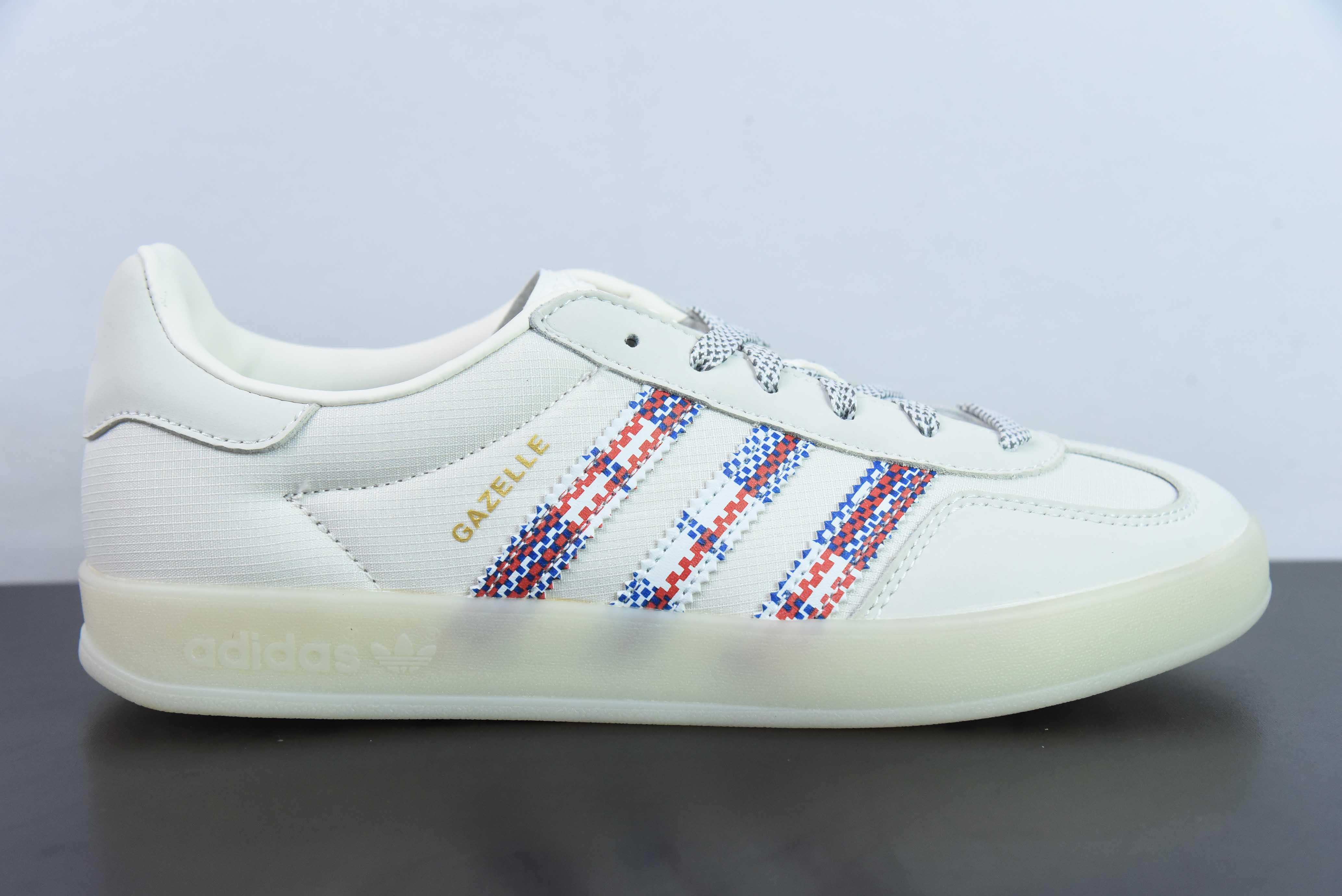 아디다스 오리지널 가젤 인도어 W 빈티지 캐주얼 애슬레틱 더비 스타일 보드화 아이템 번호: IH7608 사이즈: 35-45
