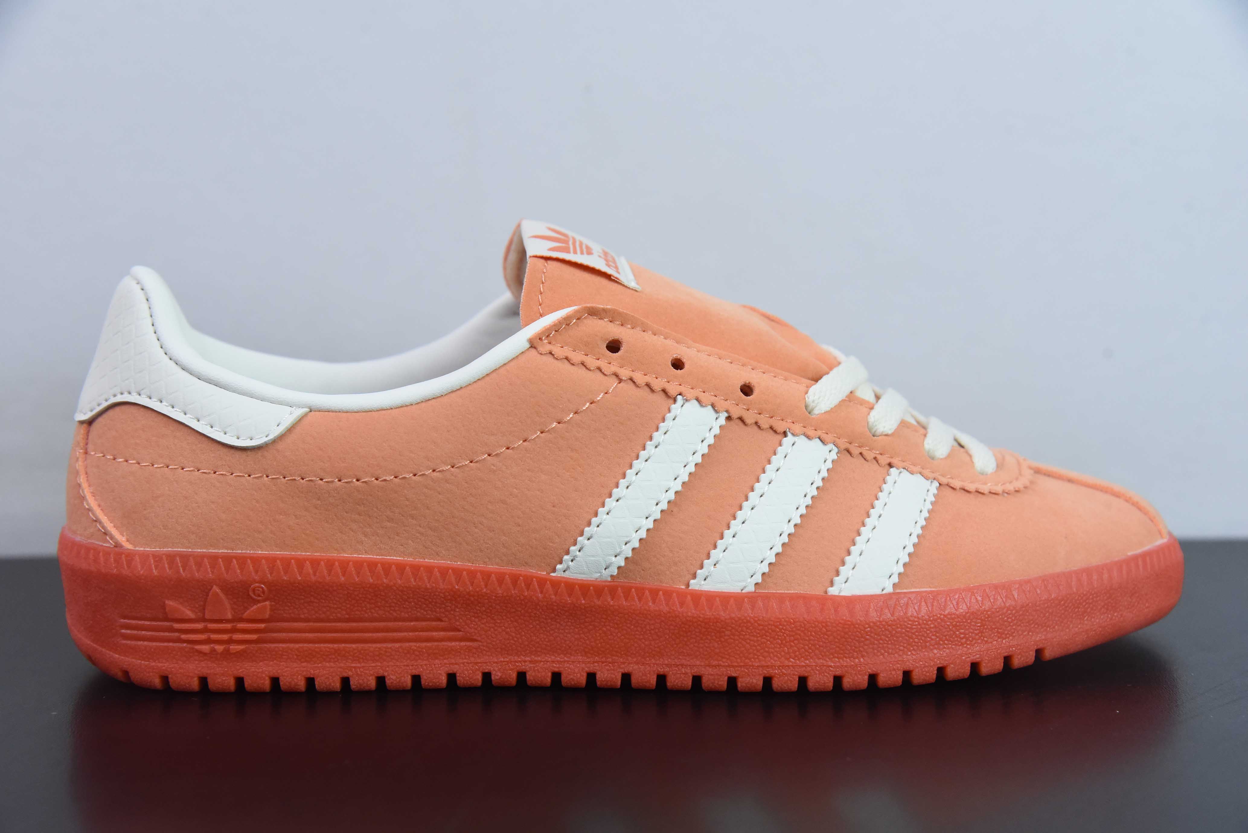 아디다스 오리지널스 버뮤다 마카롱 컬러 스웨이드 논슬립 내마모 경량 로우탑 보드숏 아이템: IF6559 사이즈: 36-45