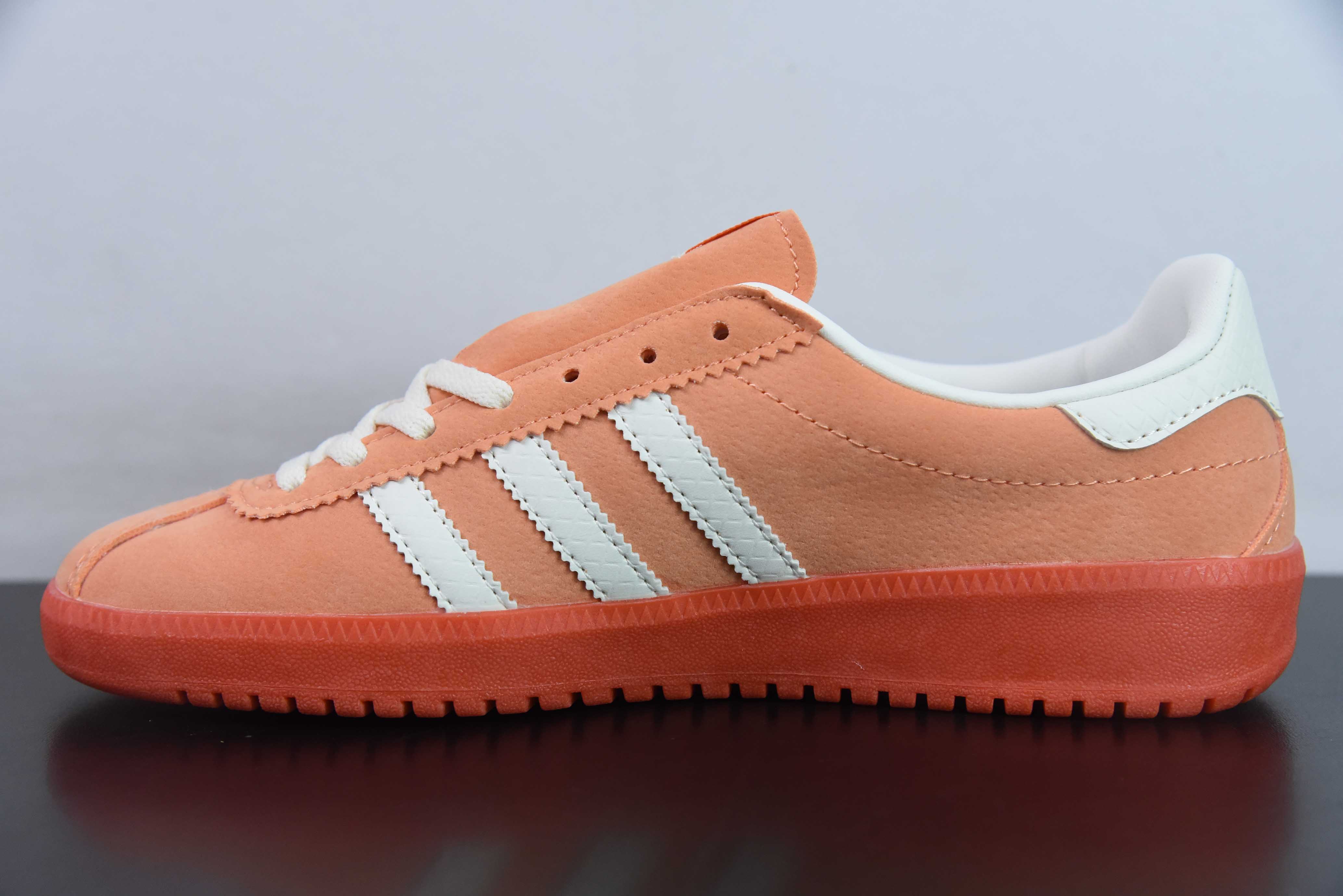 아디다스 오리지널스 버뮤다 마카롱 컬러 스웨이드 논슬립 내마모 경량 로우탑 보드숏 아이템: IF6559 사이즈: 36-45