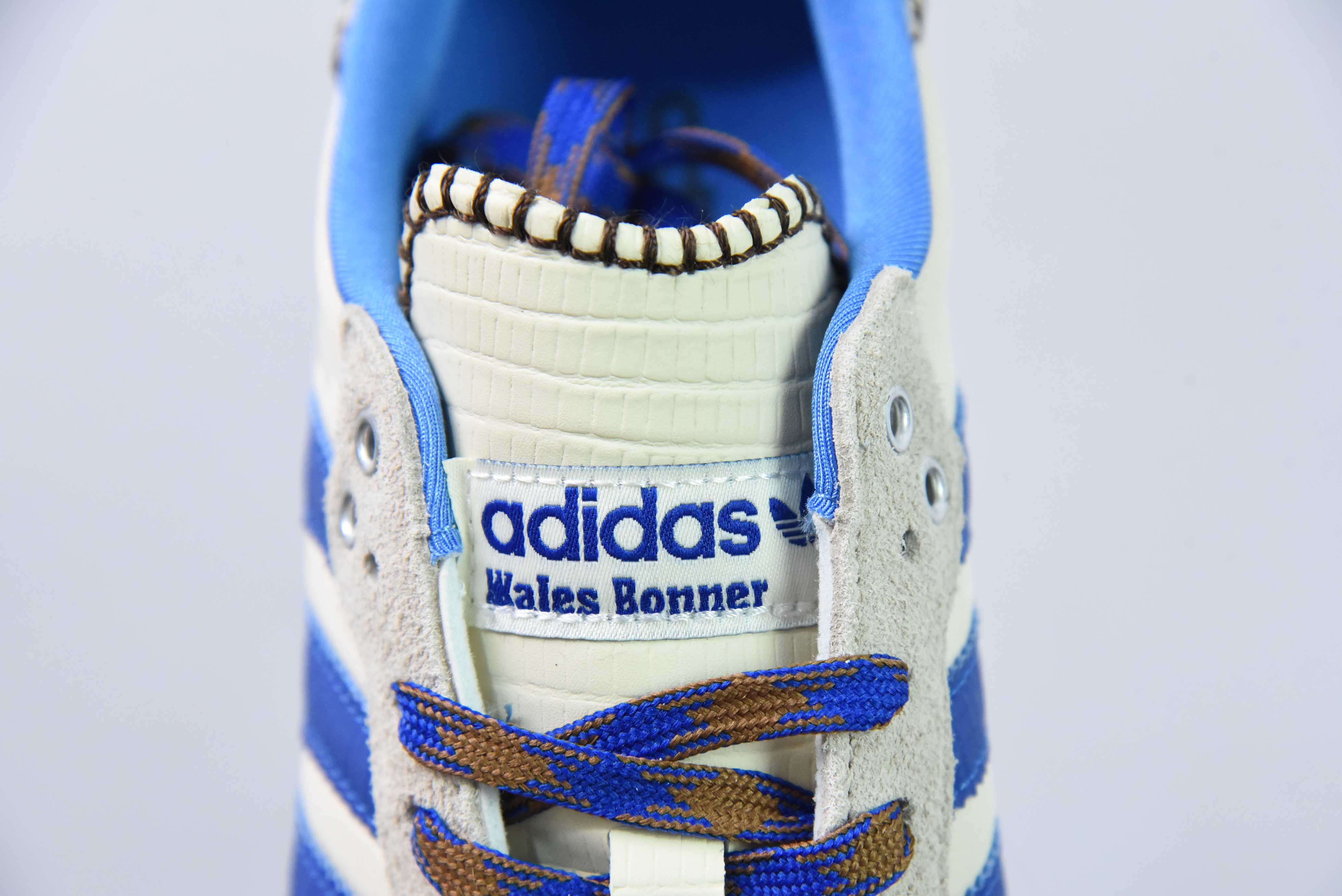 아디다스 클로버 삼바 로우탑 보드쇼츠 화이트 및 블루 생고무 밑창 아이템: IH7756 사이즈: 36 36.5 37 38 38.5 39 40 40.5 41 42 42.5 43 44 45