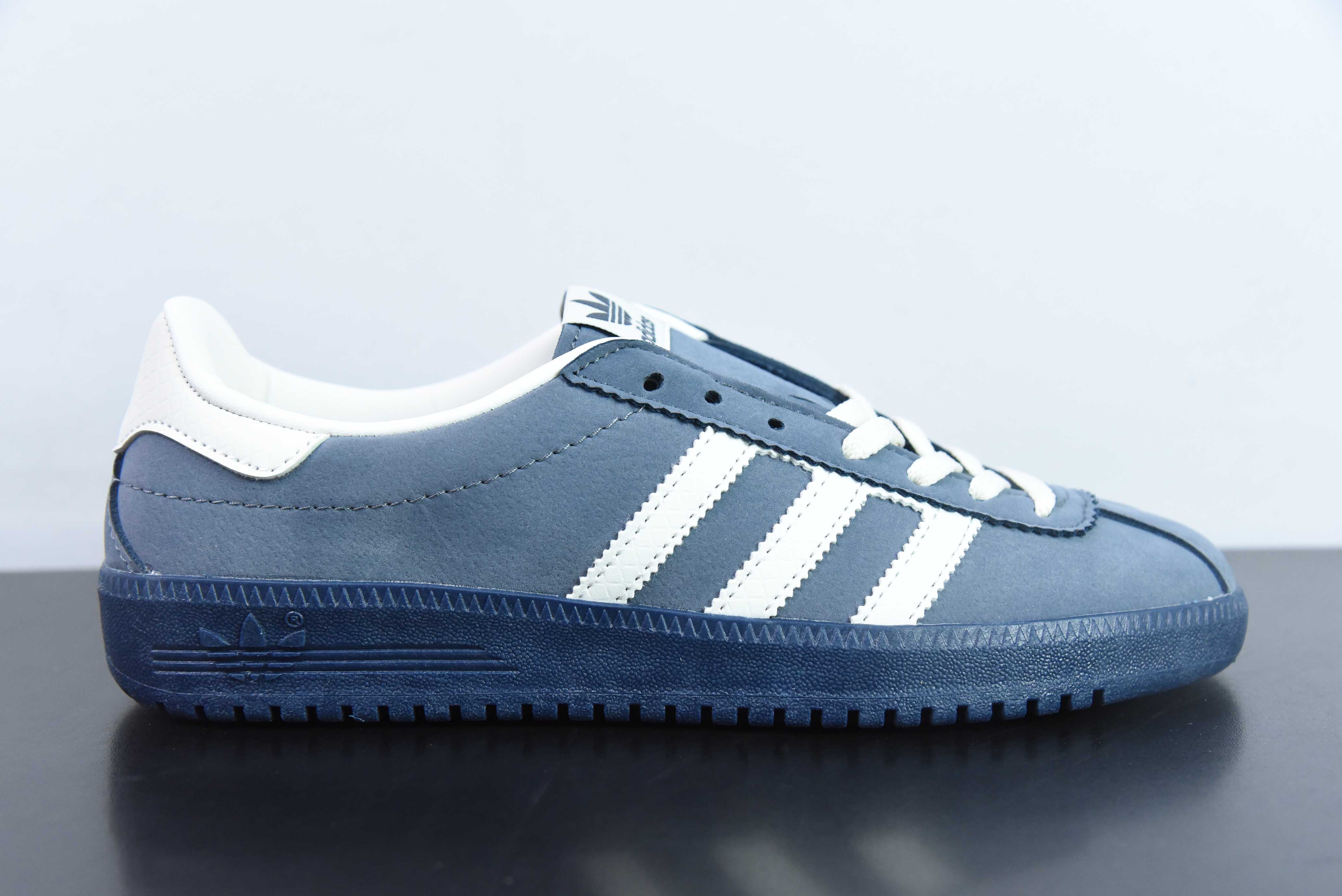 아디다스 오리지널스 버뮤다 마카롱 컬러 누벅 스웨이드 미끄럼 방지 경량 로우탑 보드숏 아이템 번호: IF6558 사이즈: 36-45