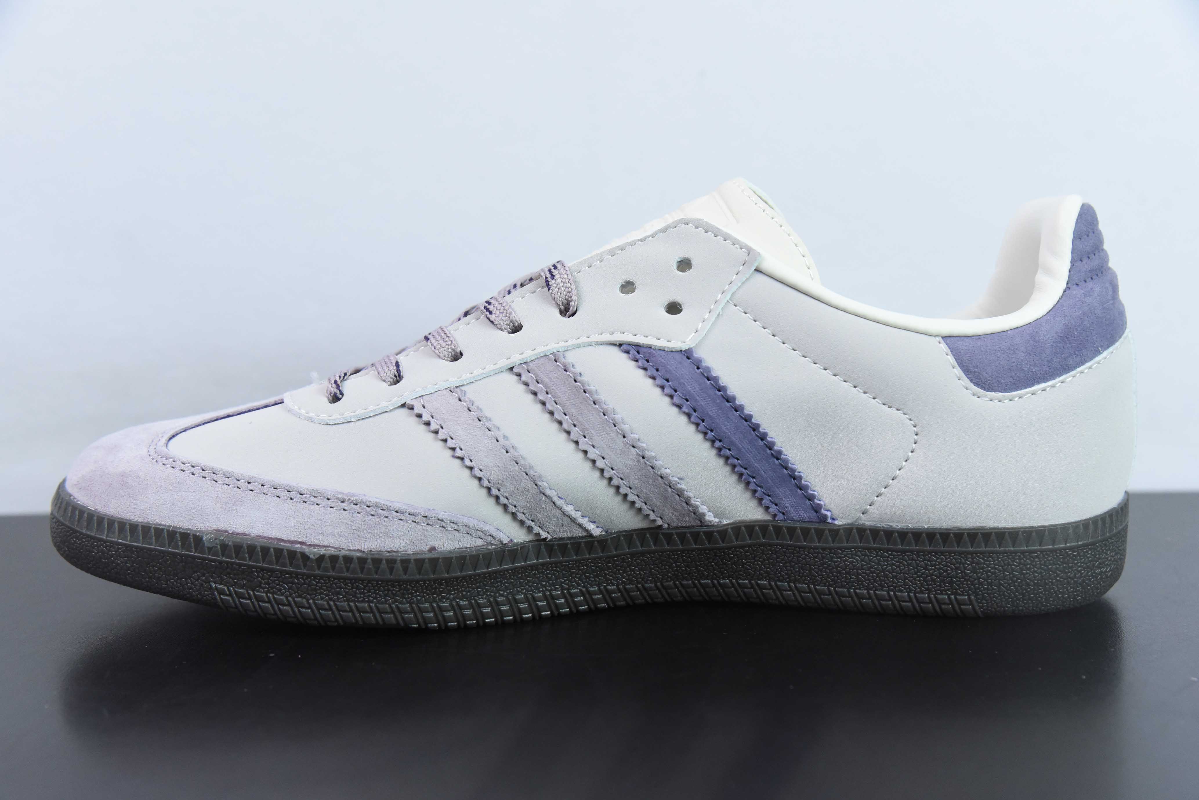 아디다스 오리지널스 삼바 OG 삼바 시리즈 신사 독일 트레이닝 축구 스타일 백 로우탑 캐주얼 트레이너 IE0875 사이즈: 36-45