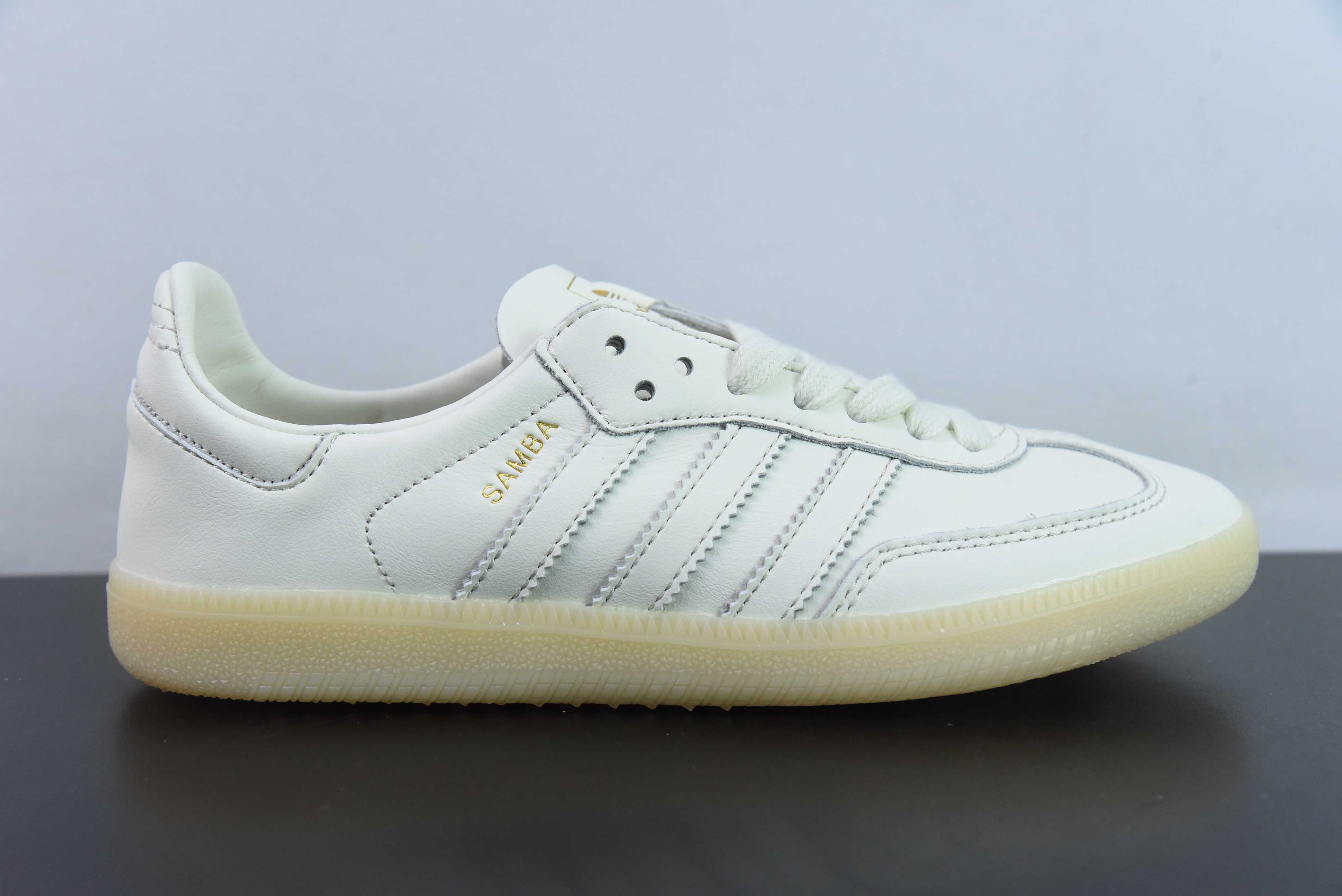 아디다스 클로버 아디다스 오리지널스 삼바 데콘 편안하고 다재다능한 화이트 아이템 번호: IG6171 사이즈: 35-45