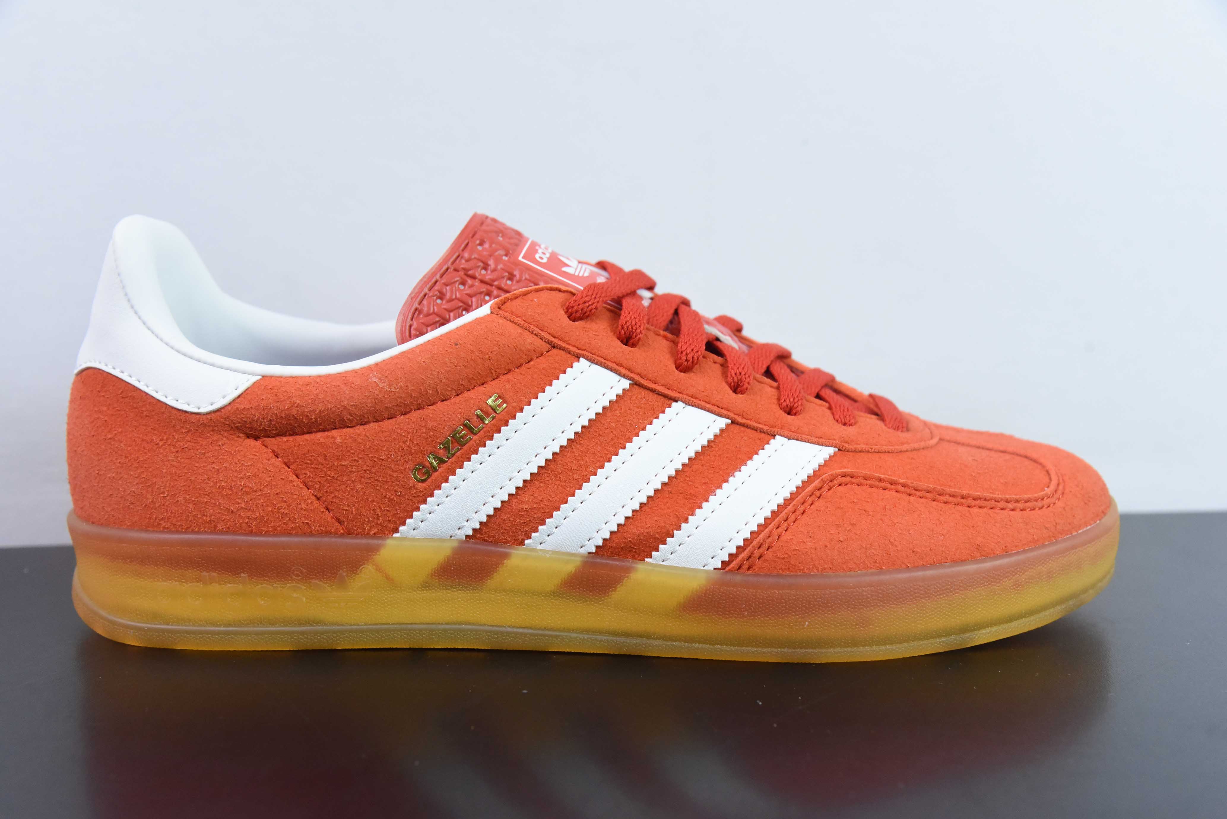 AD 가젤 실내 트레이너 레트로 다목적 캐주얼 운동 독일 트레이닝 스타일 보드 슈즈 오렌지 HQ8718 사이즈: 35.5-46