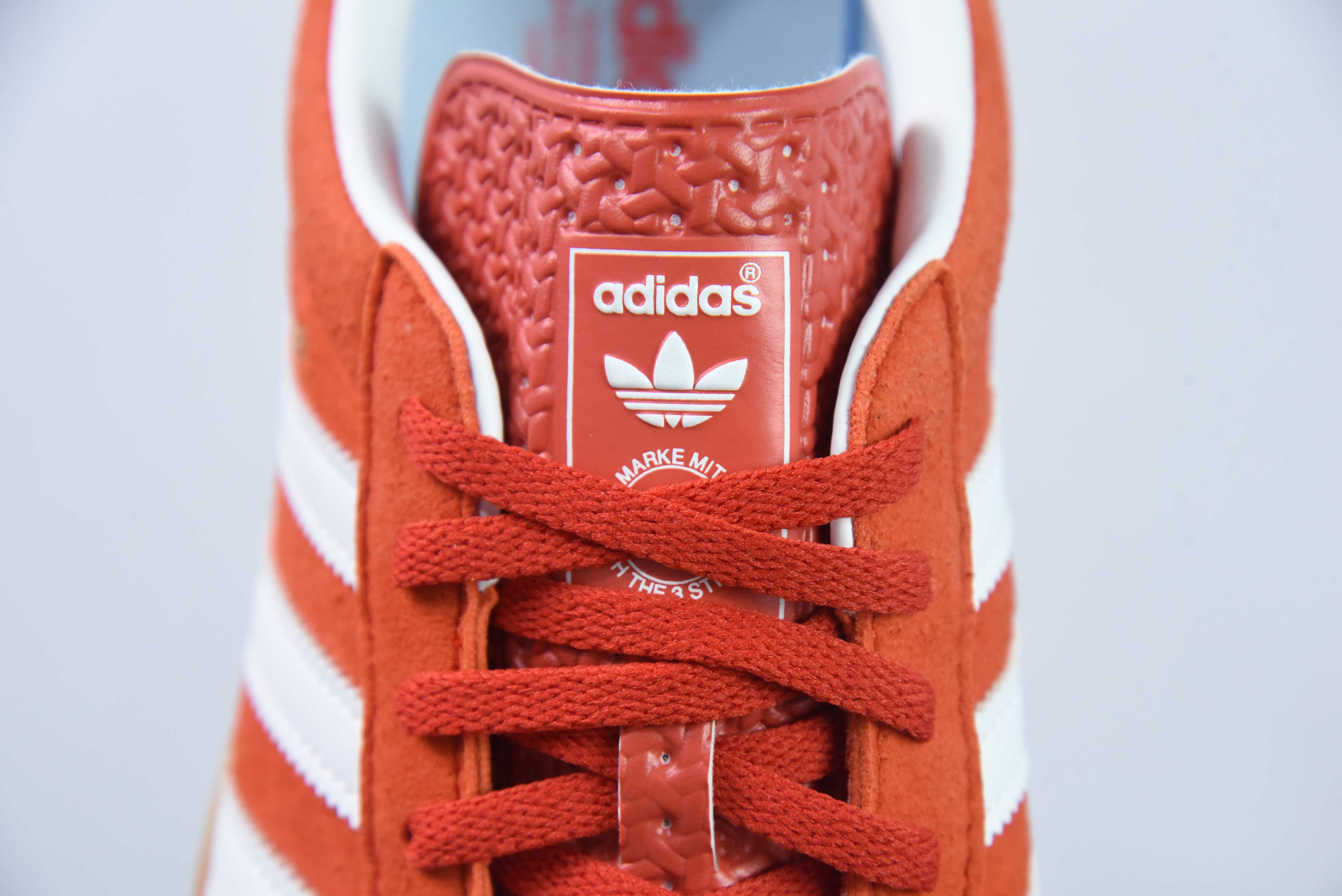 AD 가젤 실내 트레이너 레트로 다목적 캐주얼 운동 독일 트레이닝 스타일 보드 슈즈 오렌지 HQ8718 사이즈: 35.5-46