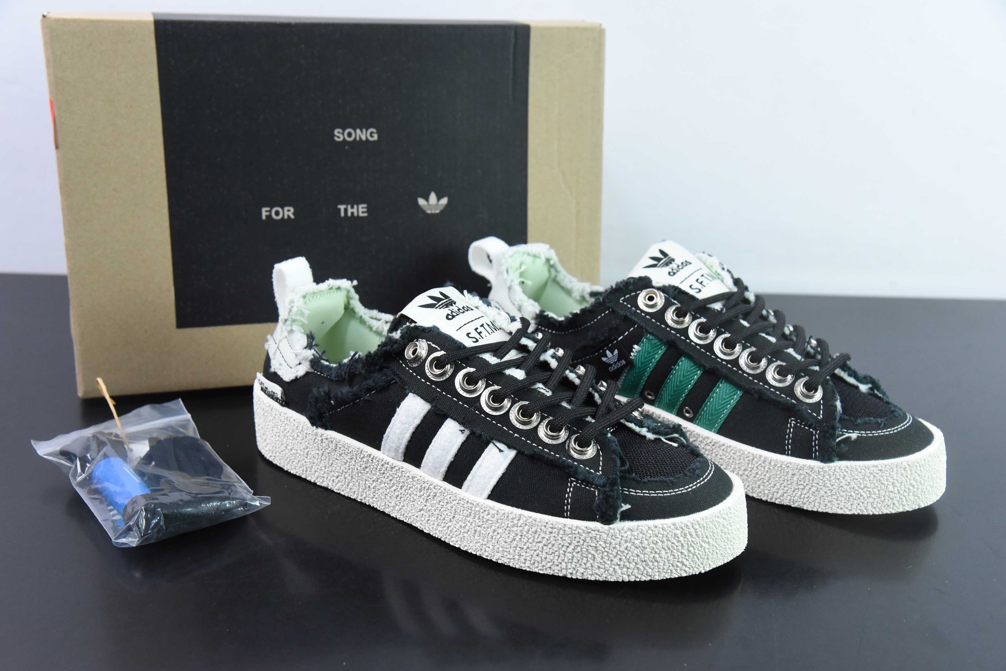 송 포 더 뮤트 x 애드 오리지널스 캠퍼스 80년대 아이템 번호: ID4791 공동 브랜드 아디섐록 미끄럼 방지 및 내마모성 로우탑 라이프스타일 캐주얼 슈즈 사이즈: 36-45