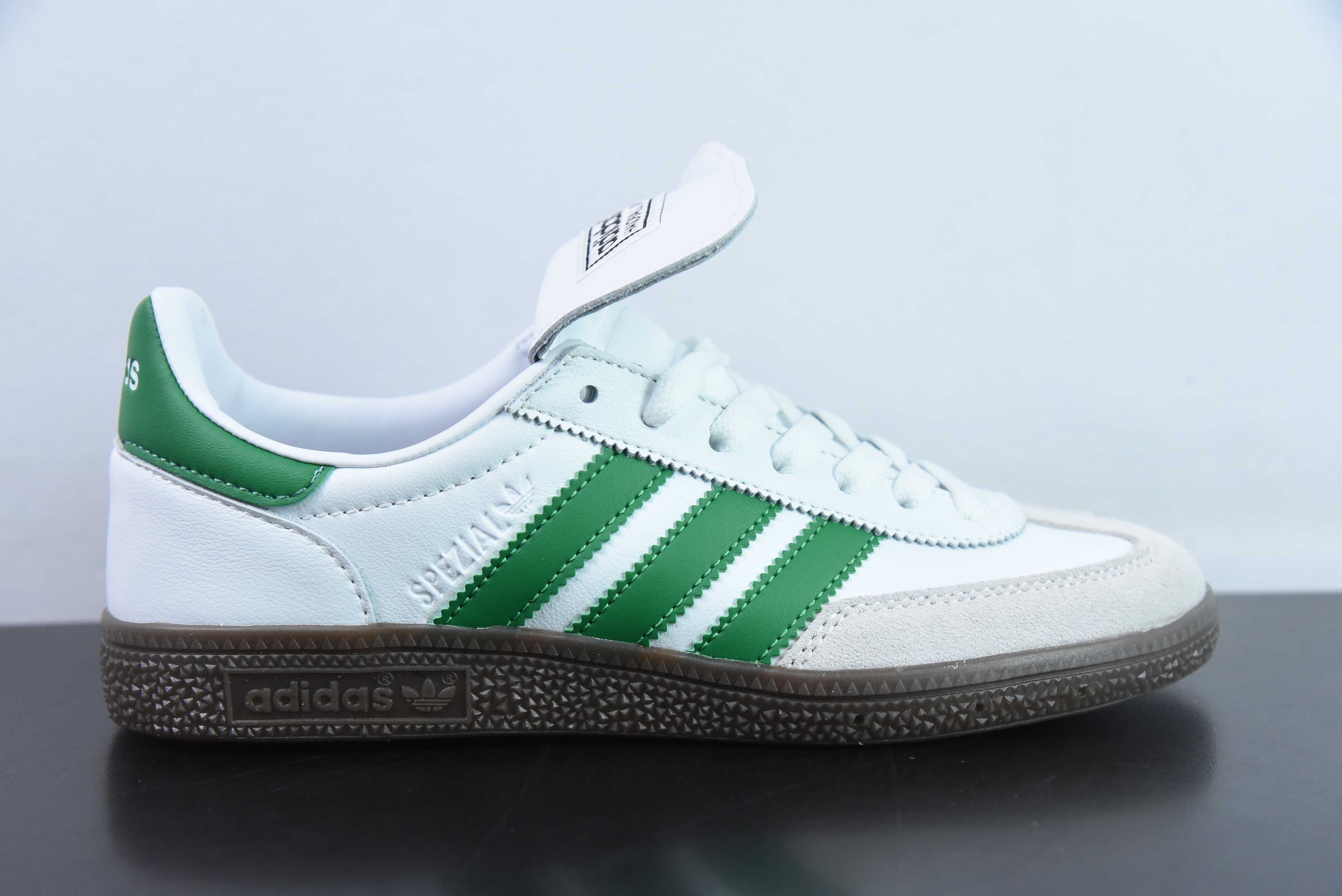 슈큐 x 이왁스 x 아디다스 오리지널스 핸드볼 스즈엘 경량 내마모성 미끄럼 방지 로우탑 크리켓화 아이템 번호: IH0368 사이즈: 36-45