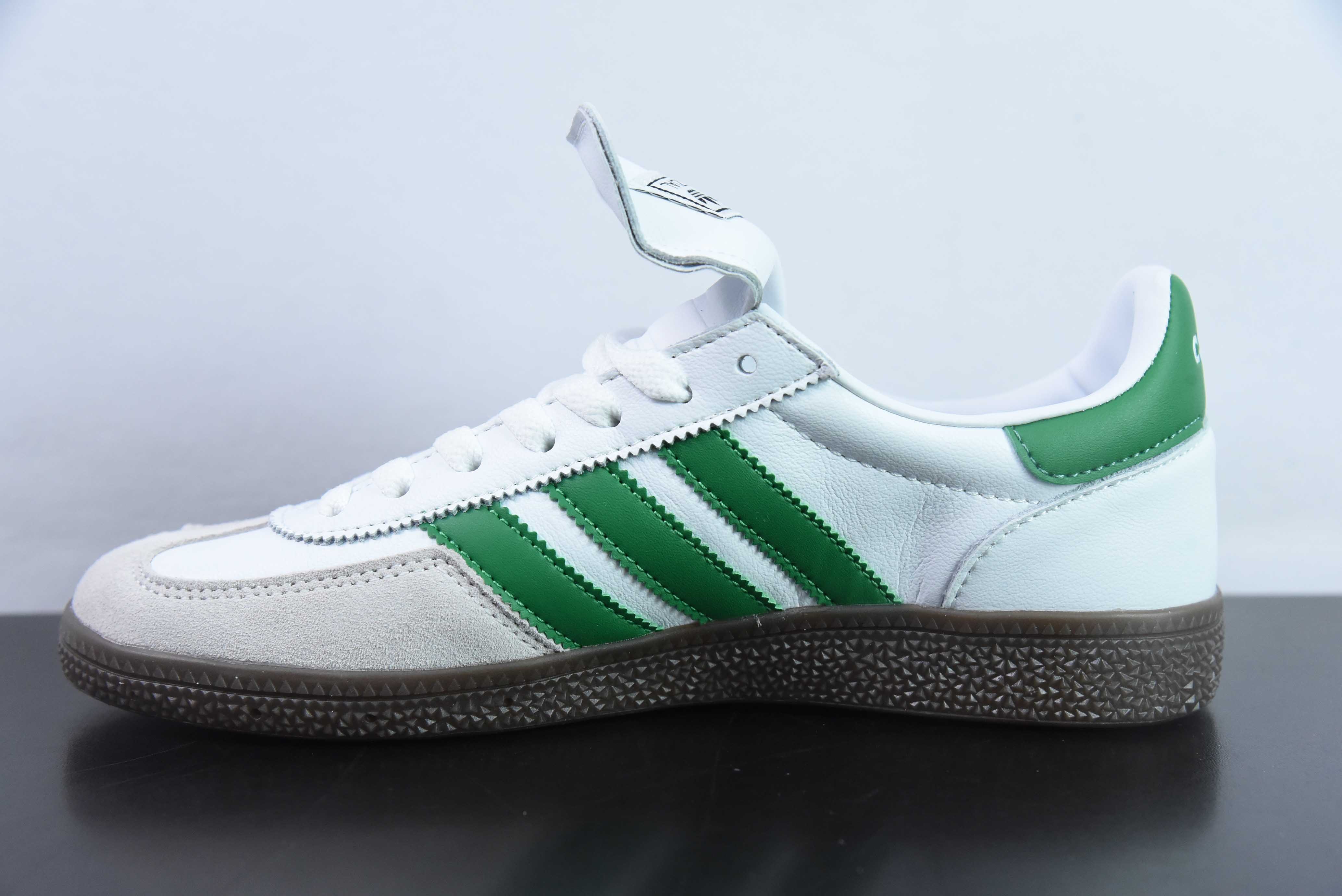 슈큐 x 이왁스 x 아디다스 오리지널스 핸드볼 스즈엘 경량 내마모성 미끄럼 방지 로우탑 크리켓화 아이템 번호: IH0368 사이즈: 36-45