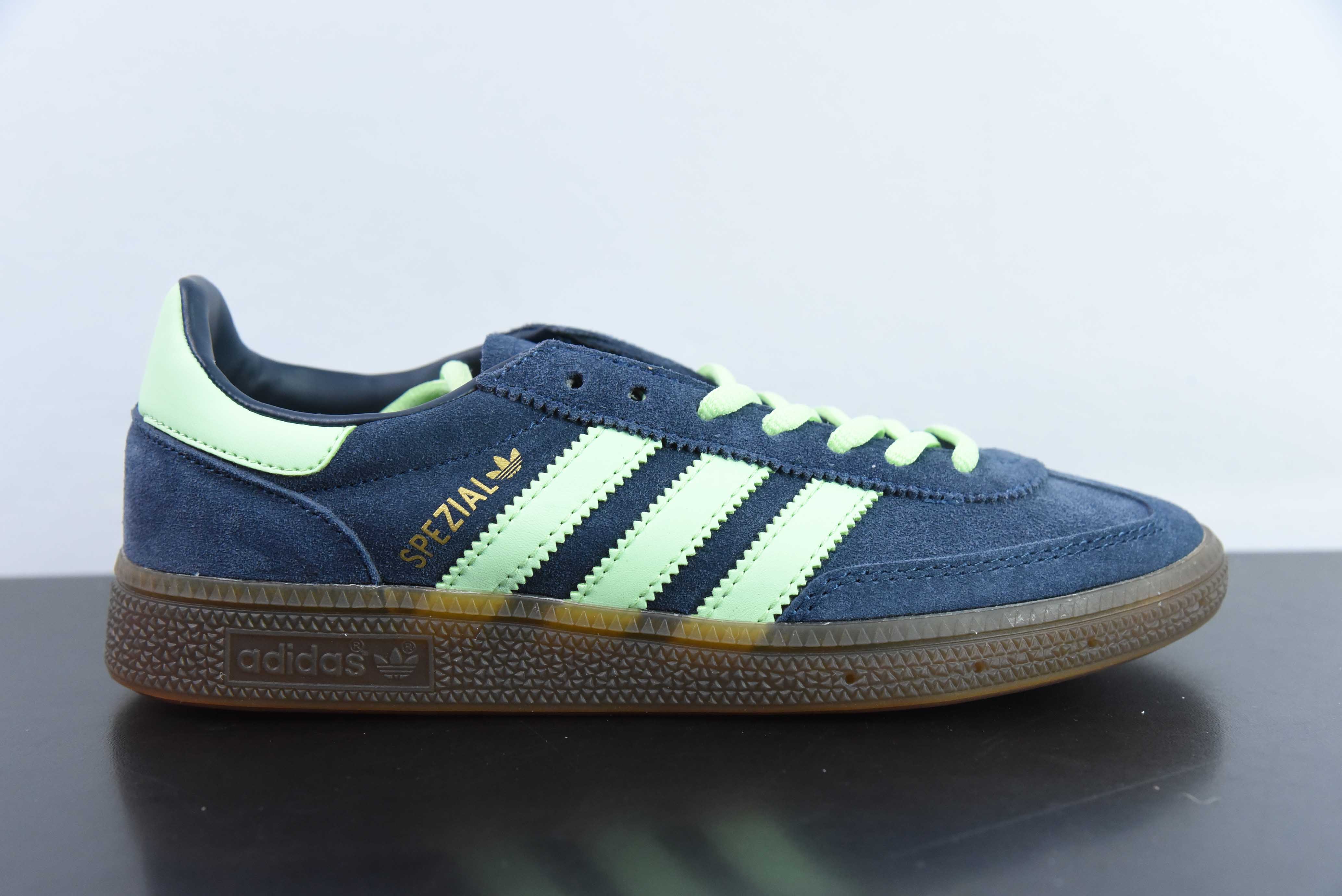 광고 핸드볼 스페시알 아디다스 클래식 빈티지 캐주얼 스니커즈 아이템 번호: IH7497 사이즈: 35-45