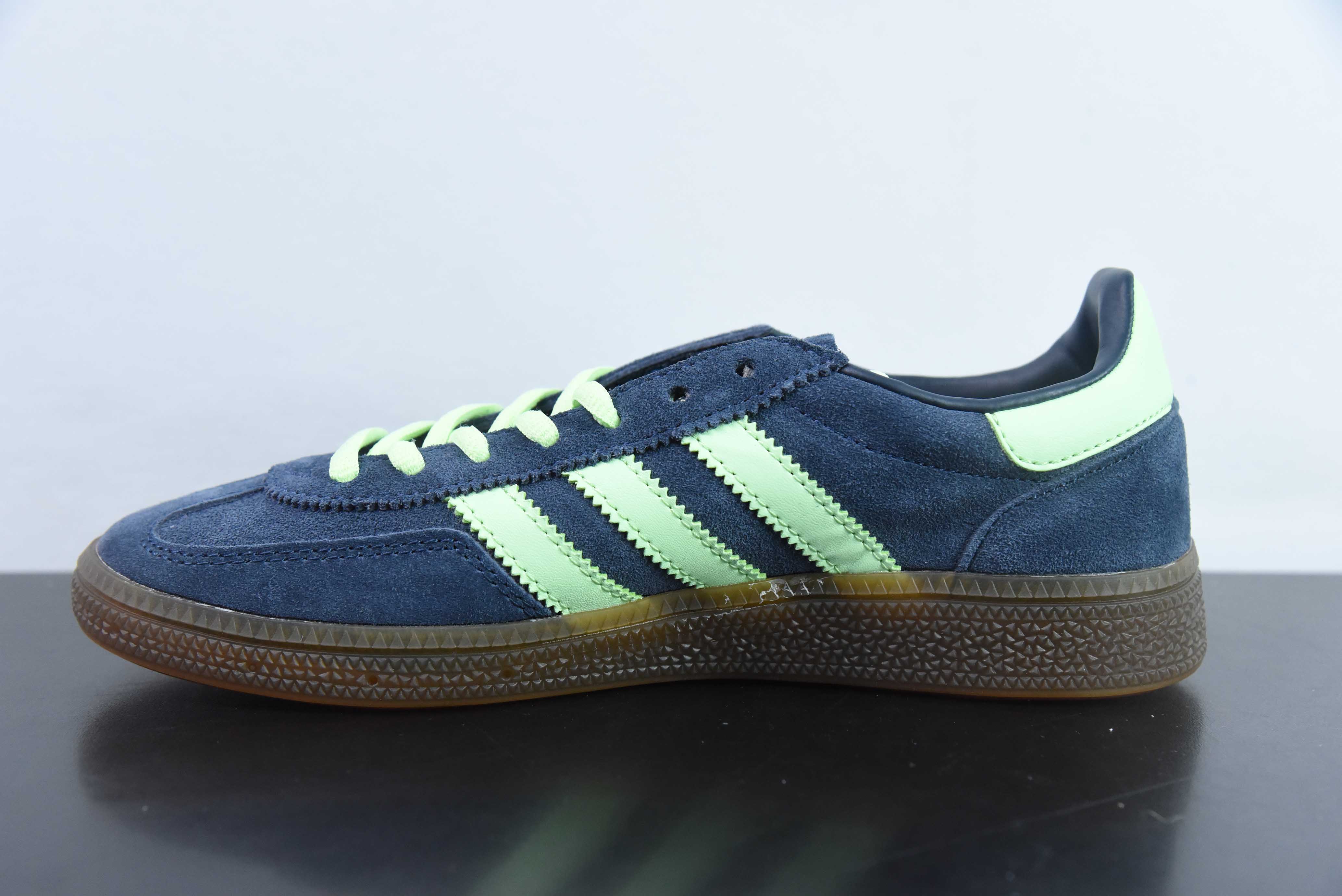 광고 핸드볼 스페시알 아디다스 클래식 빈티지 캐주얼 스니커즈 아이템 번호: IH7497 사이즈: 35-45